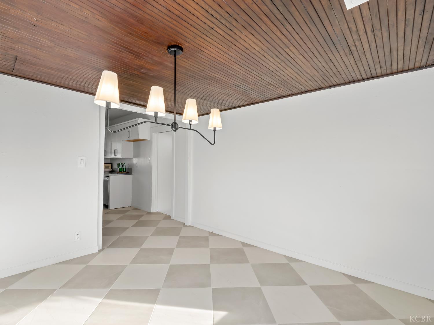 425 W Elm St, Hanford, CA 93230