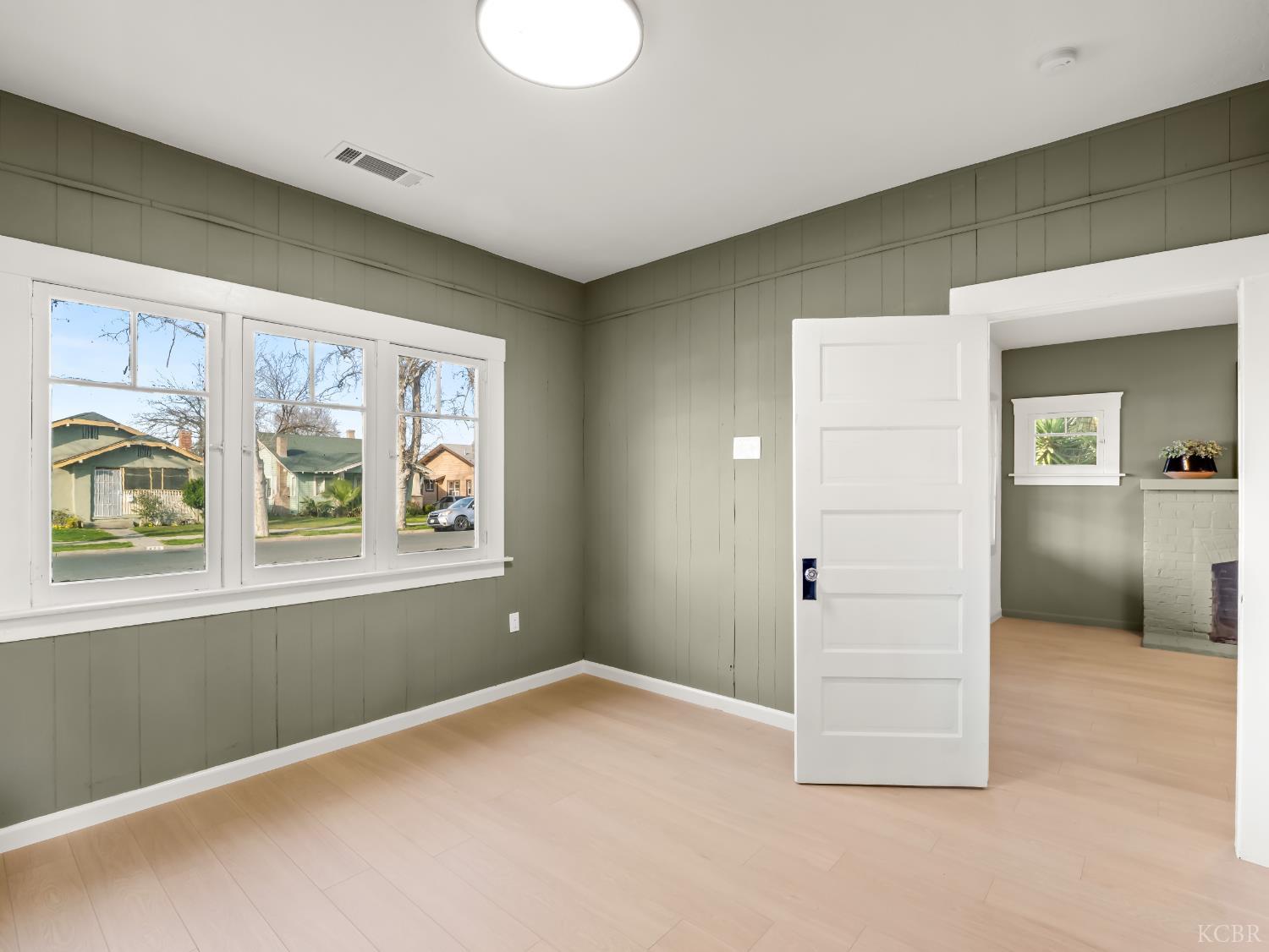 425 W Elm St, Hanford, CA 93230