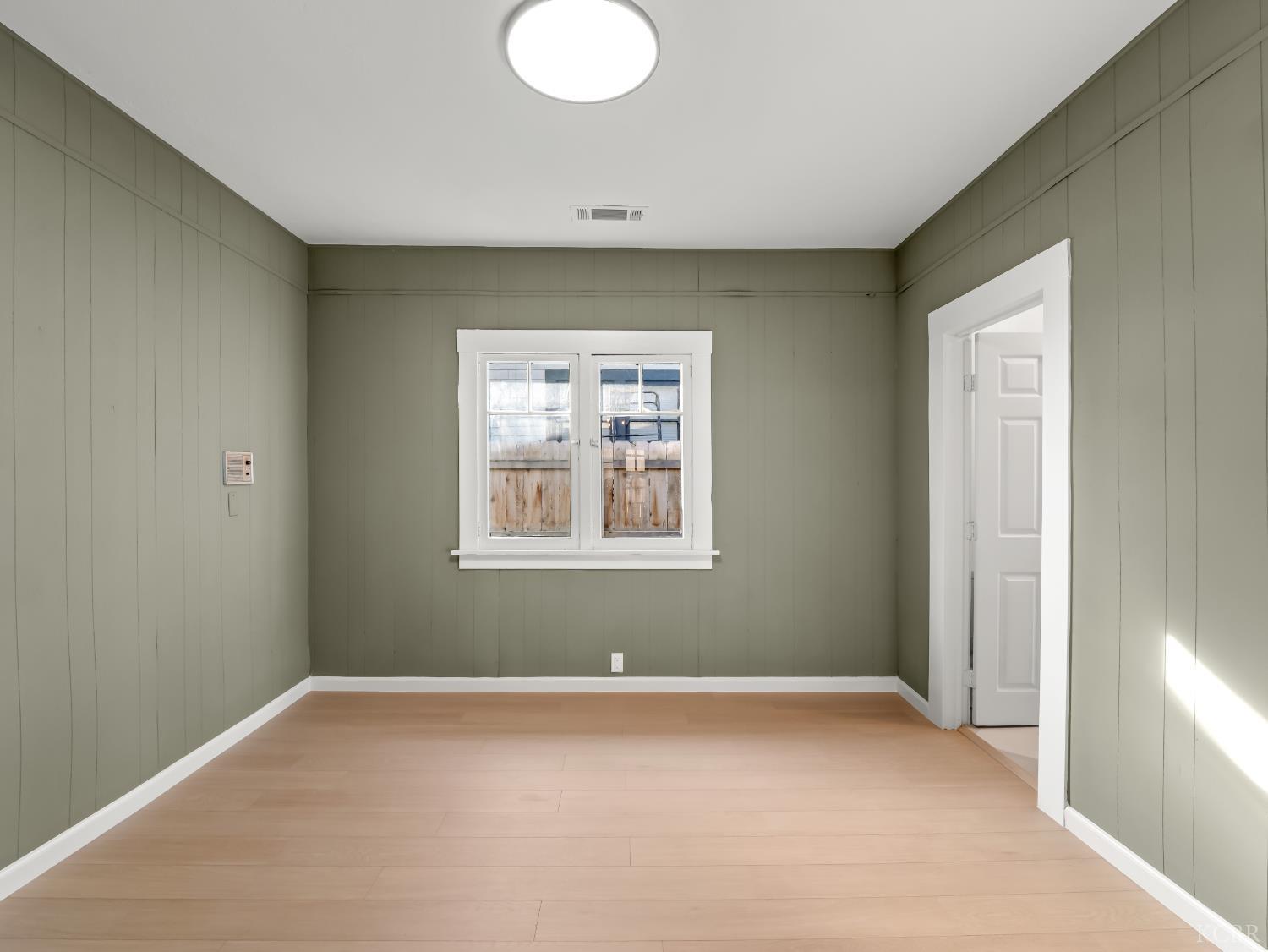 425 W Elm St, Hanford, CA 93230