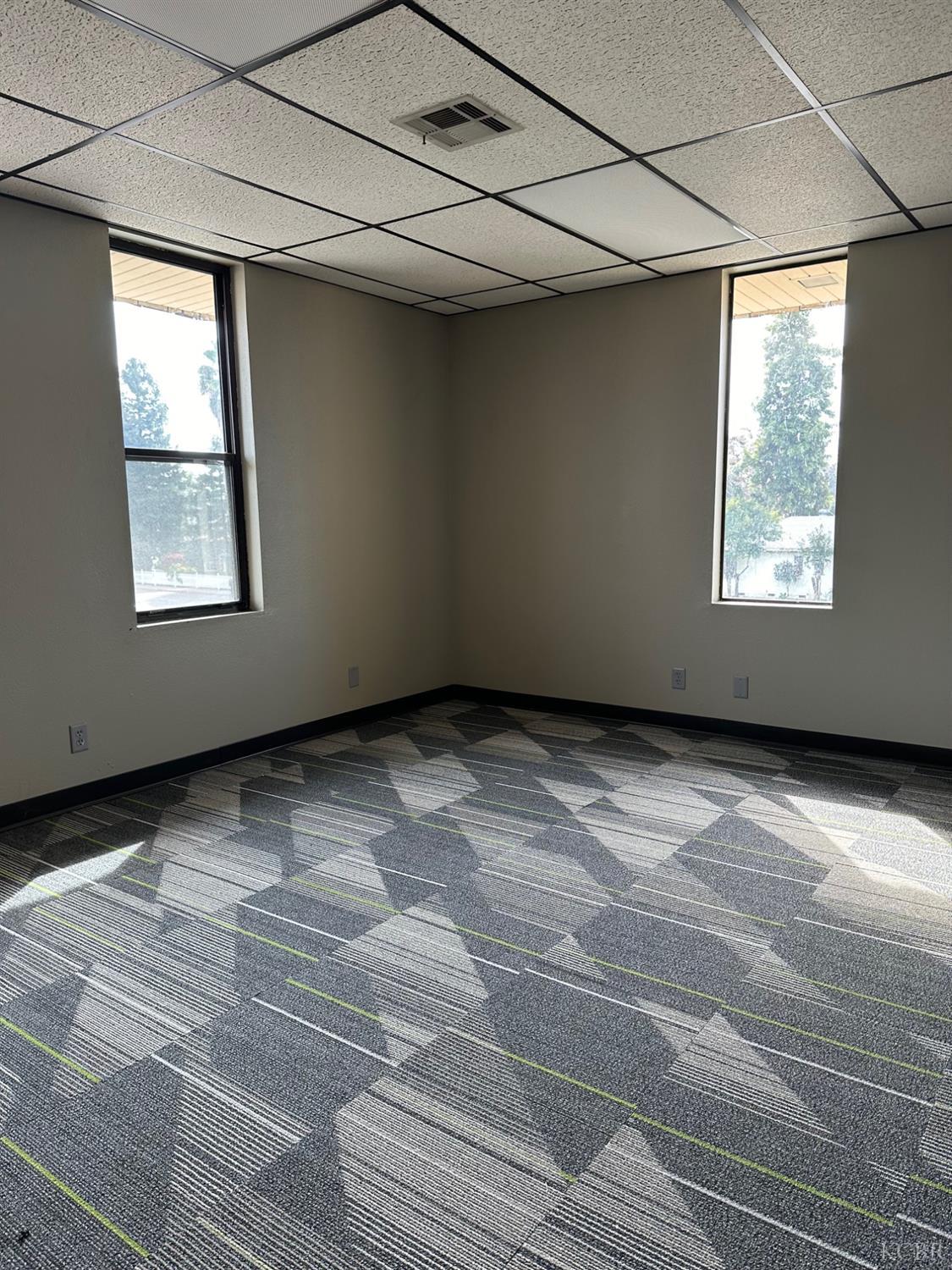 1942 S Court St, Visalia, CA 93277