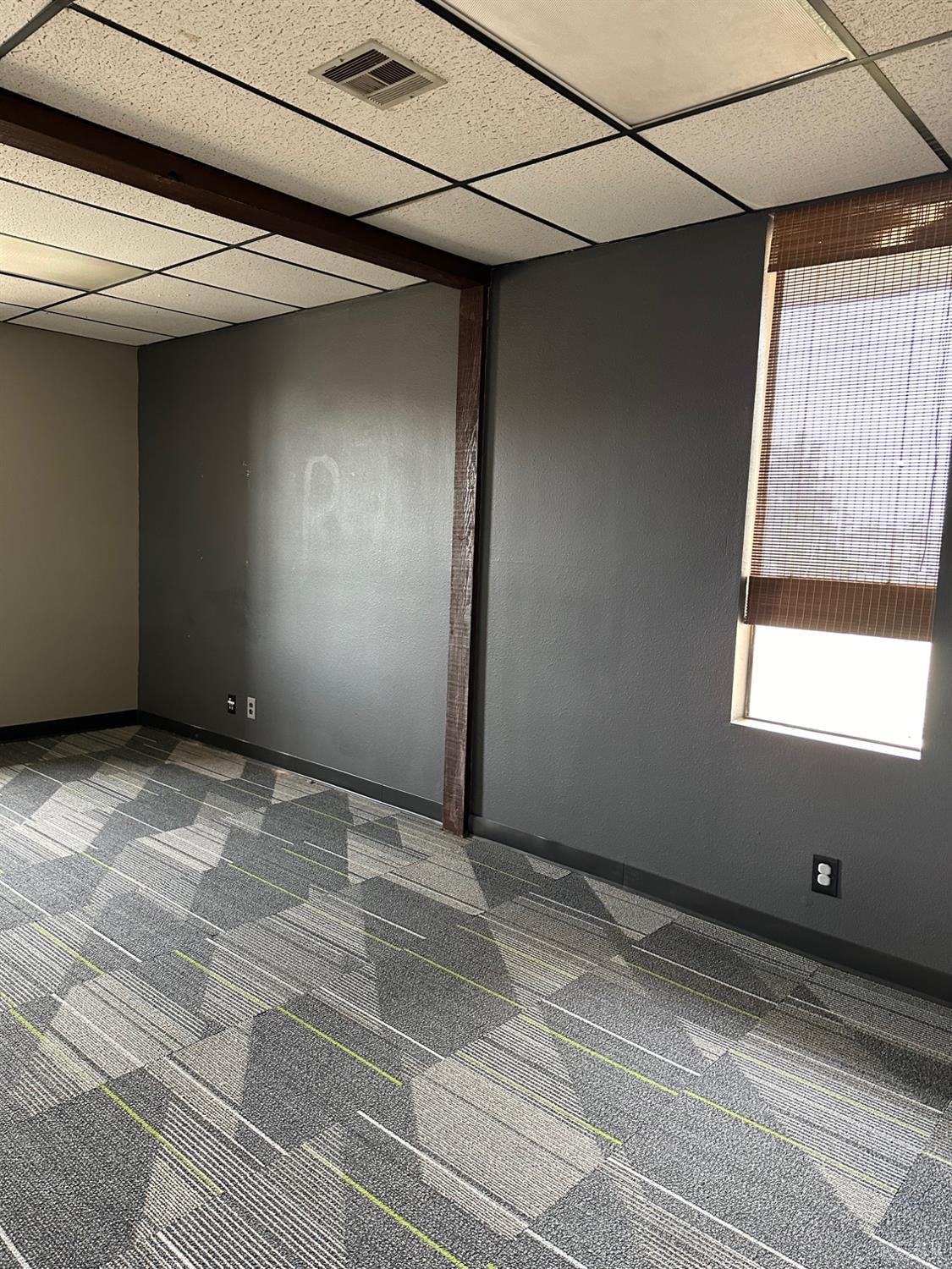 1942 S Court St, Visalia, CA 93277