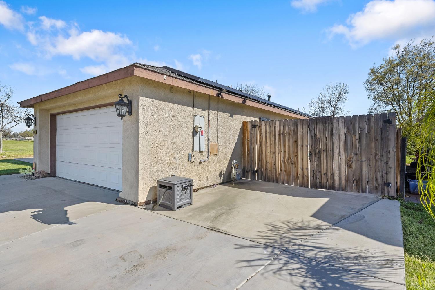 1915 Valley Springs Ave, Hanford, CA 93230