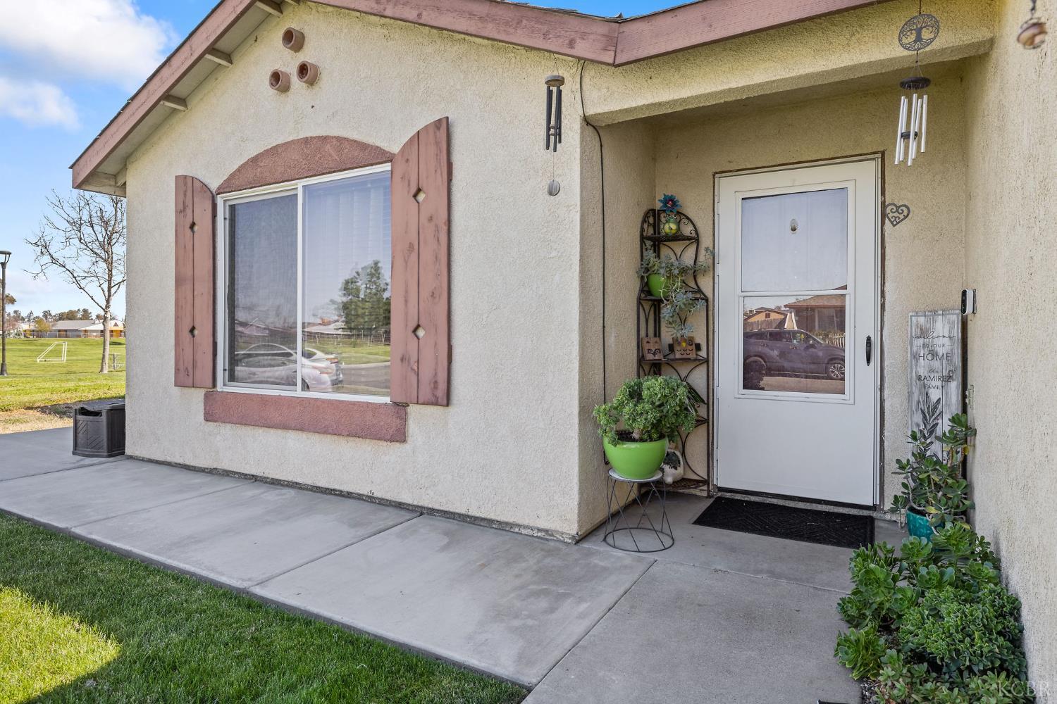 1915 Valley Springs Ave, Hanford, CA 93230