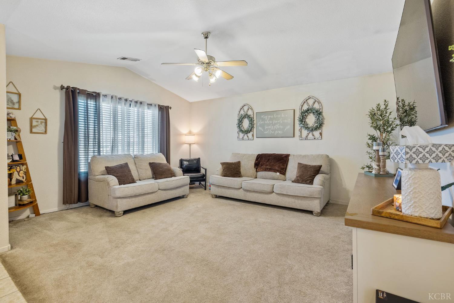 1915 Valley Springs Ave, Hanford, CA 93230