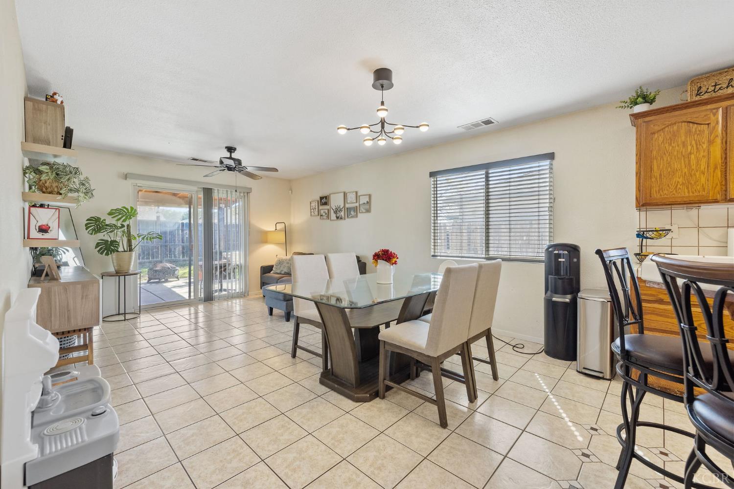 1915 Valley Springs Ave, Hanford, CA 93230