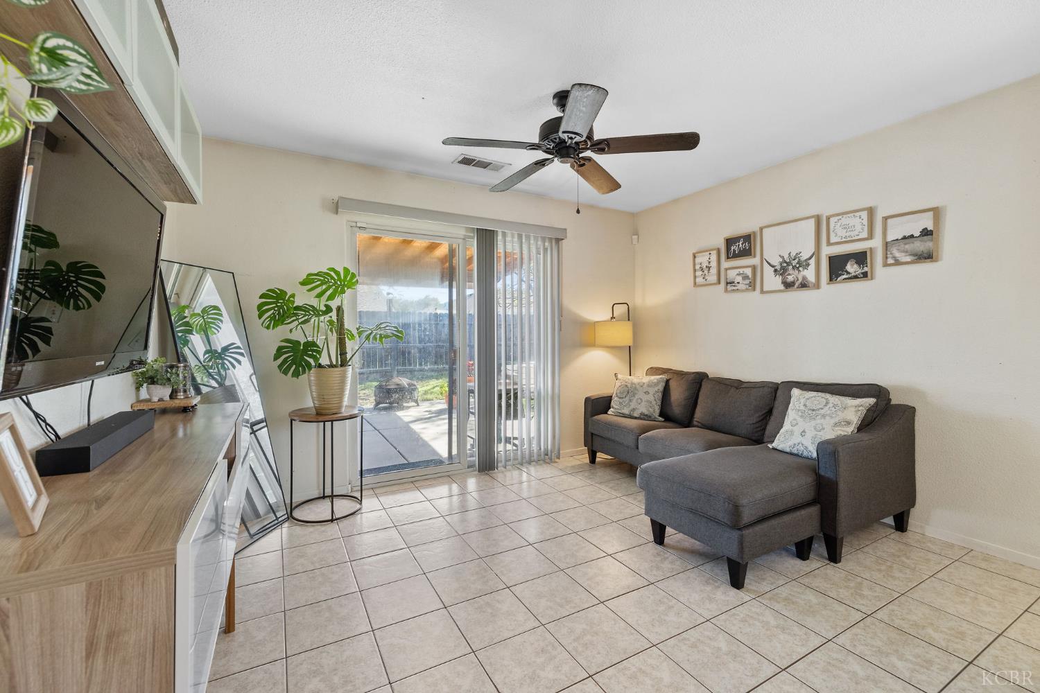 1915 Valley Springs Ave, Hanford, CA 93230