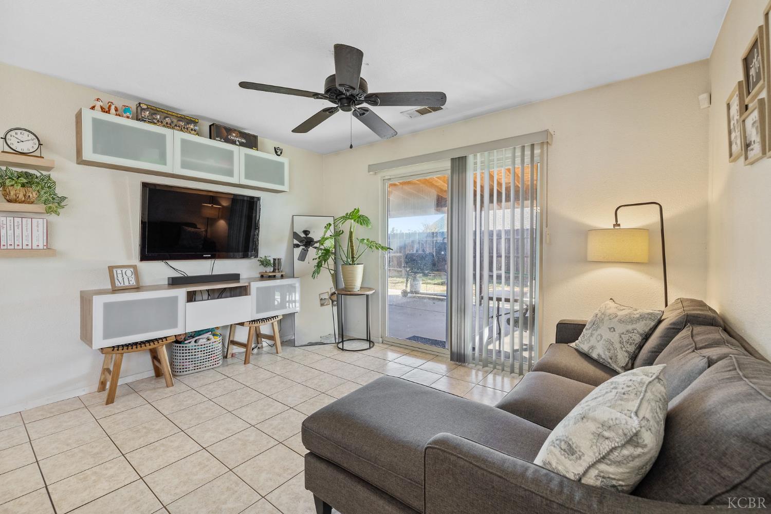 1915 Valley Springs Ave, Hanford, CA 93230