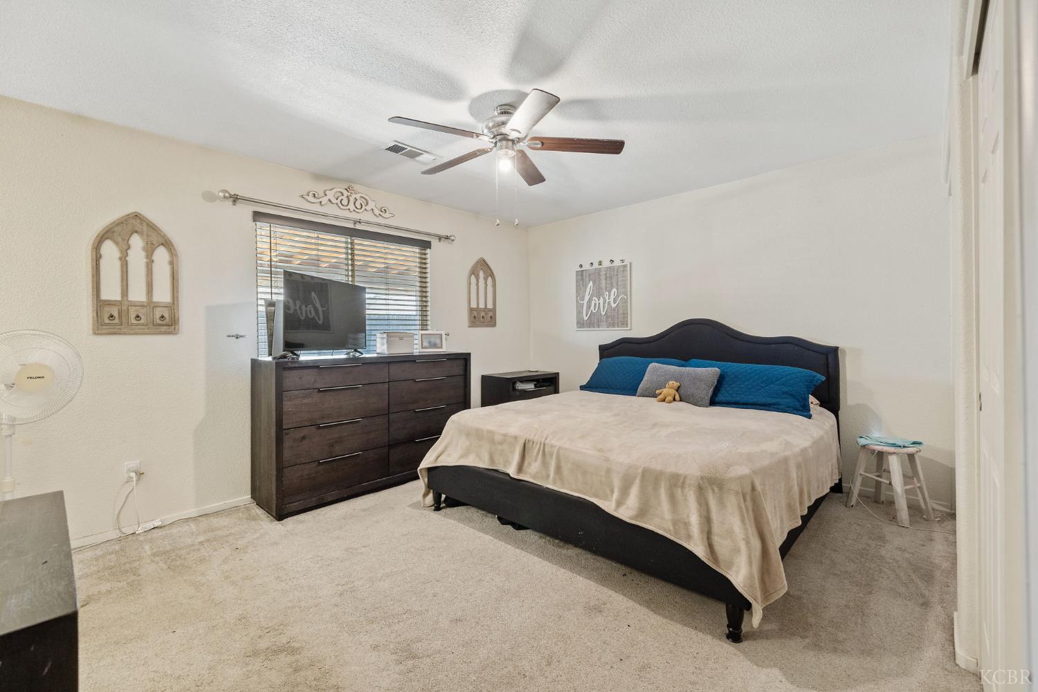 1915 Valley Springs Ave, Hanford, CA 93230