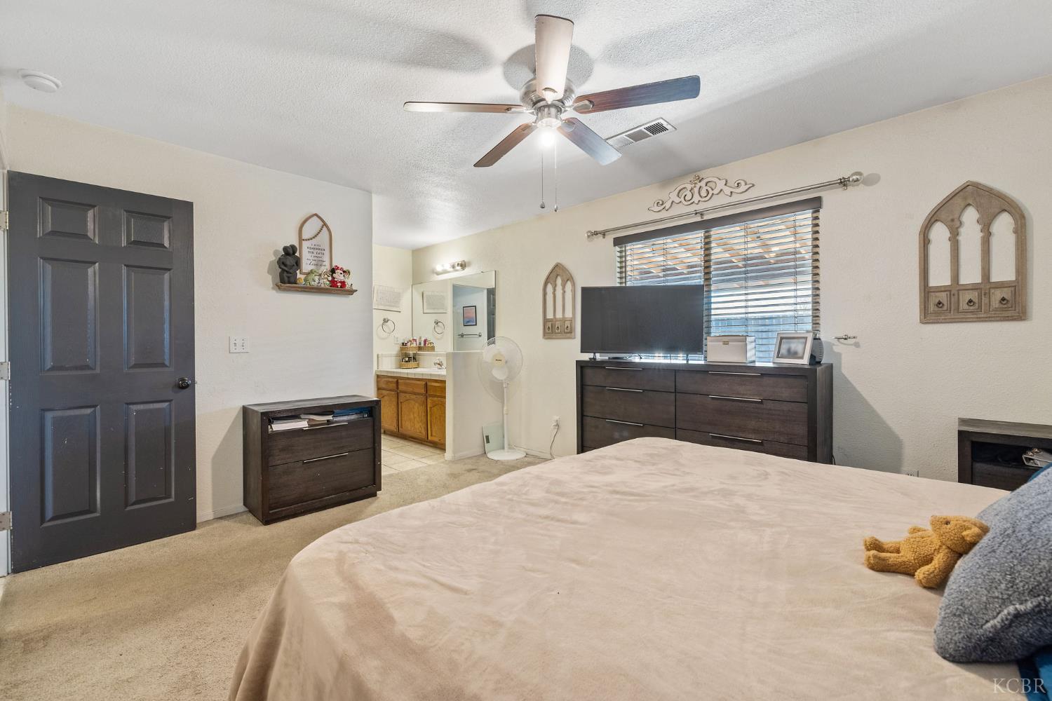 1915 Valley Springs Ave, Hanford, CA 93230