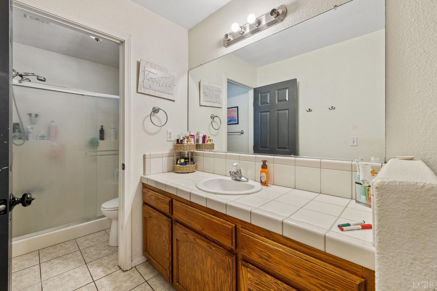 1915 Valley Springs Ave, Hanford, CA 93230