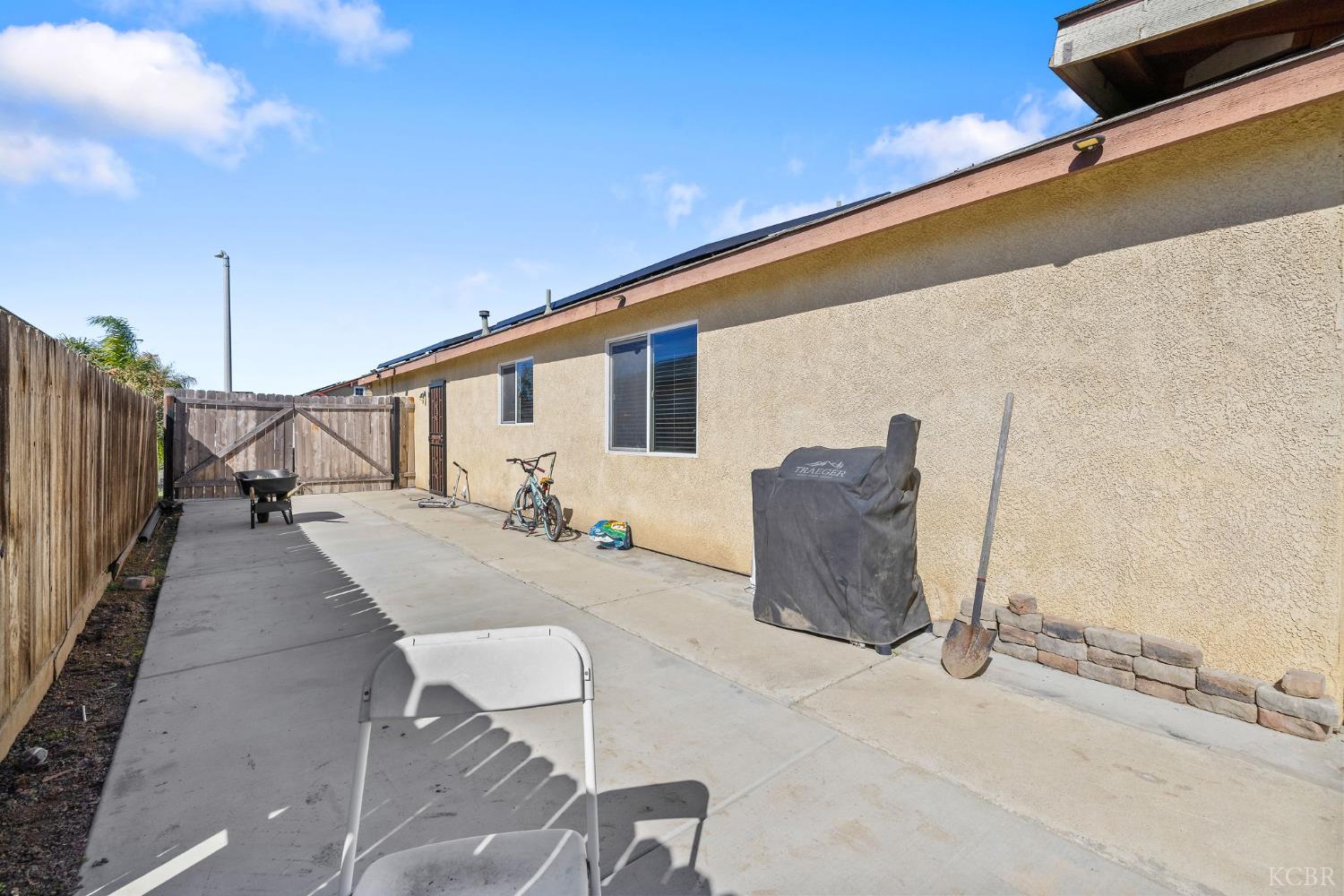 1915 Valley Springs Ave, Hanford, CA 93230