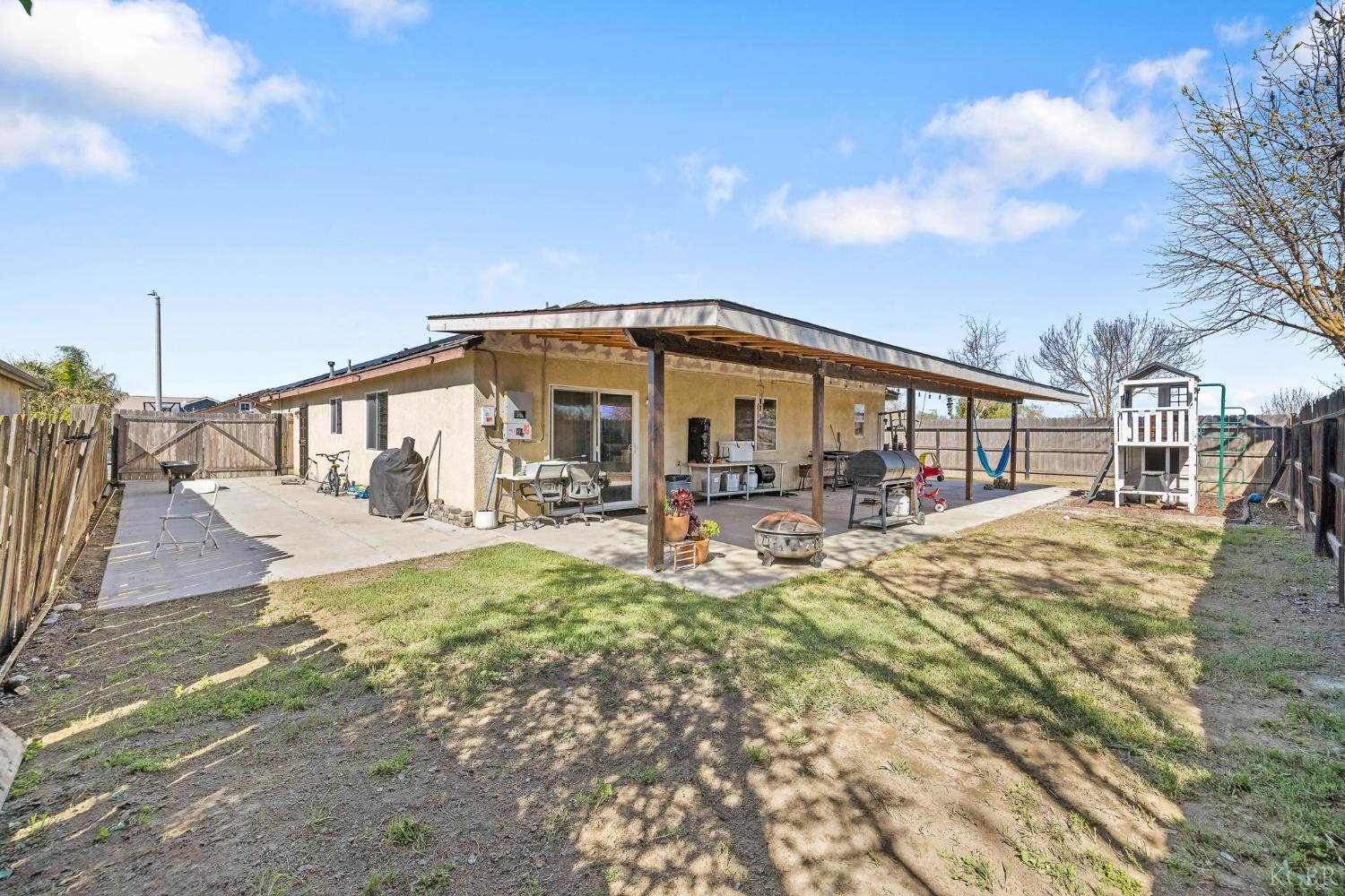 1915 Valley Springs Ave, Hanford, CA 93230