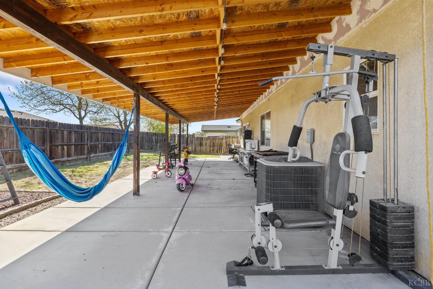 1915 Valley Springs Ave, Hanford, CA 93230