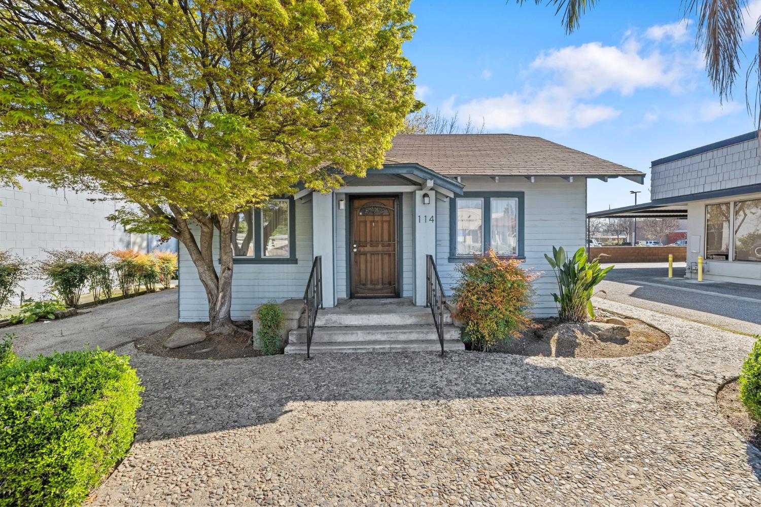 114 S Stevenson St, Visalia, CA 93291