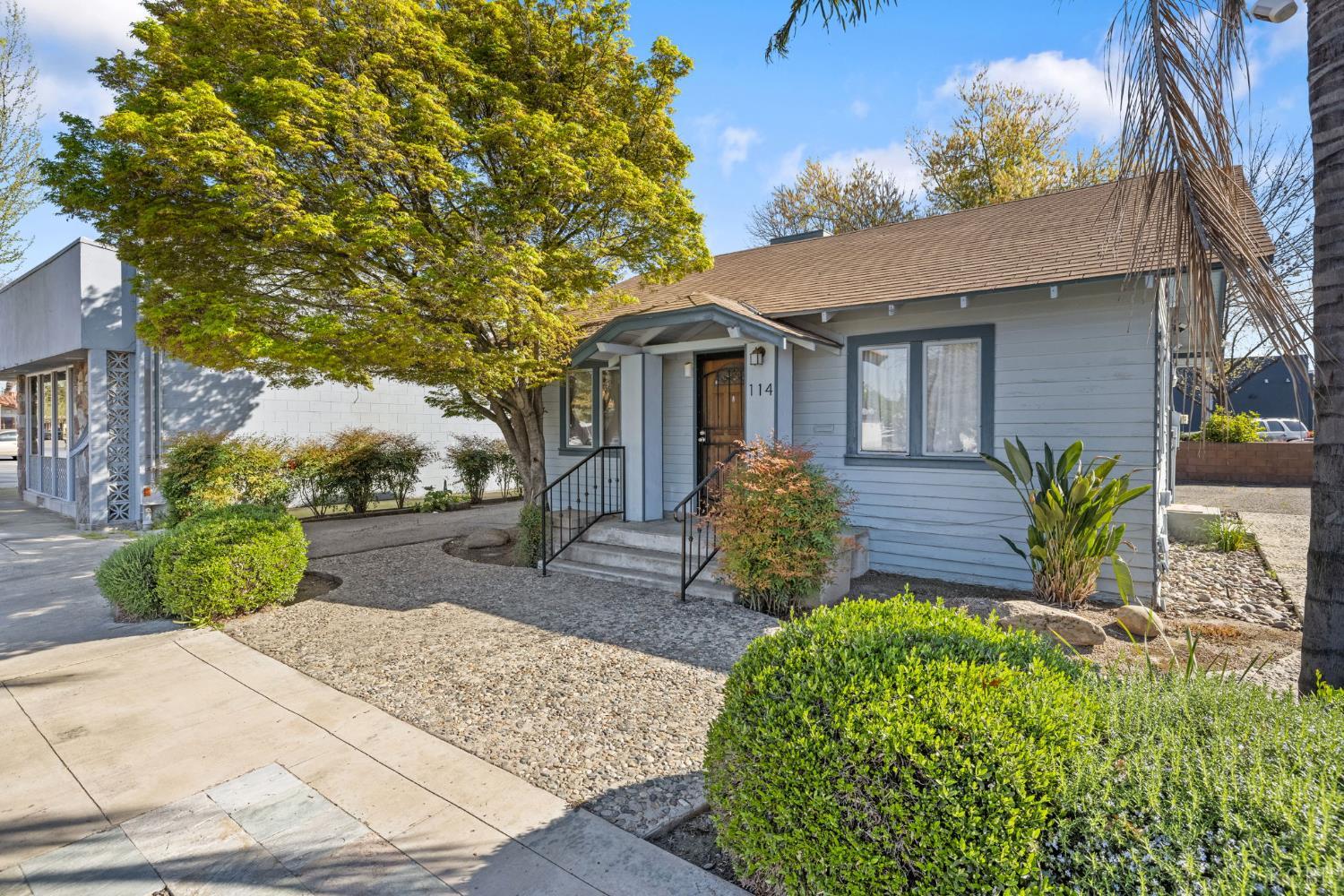 114 S Stevenson St, Visalia, CA 93291
