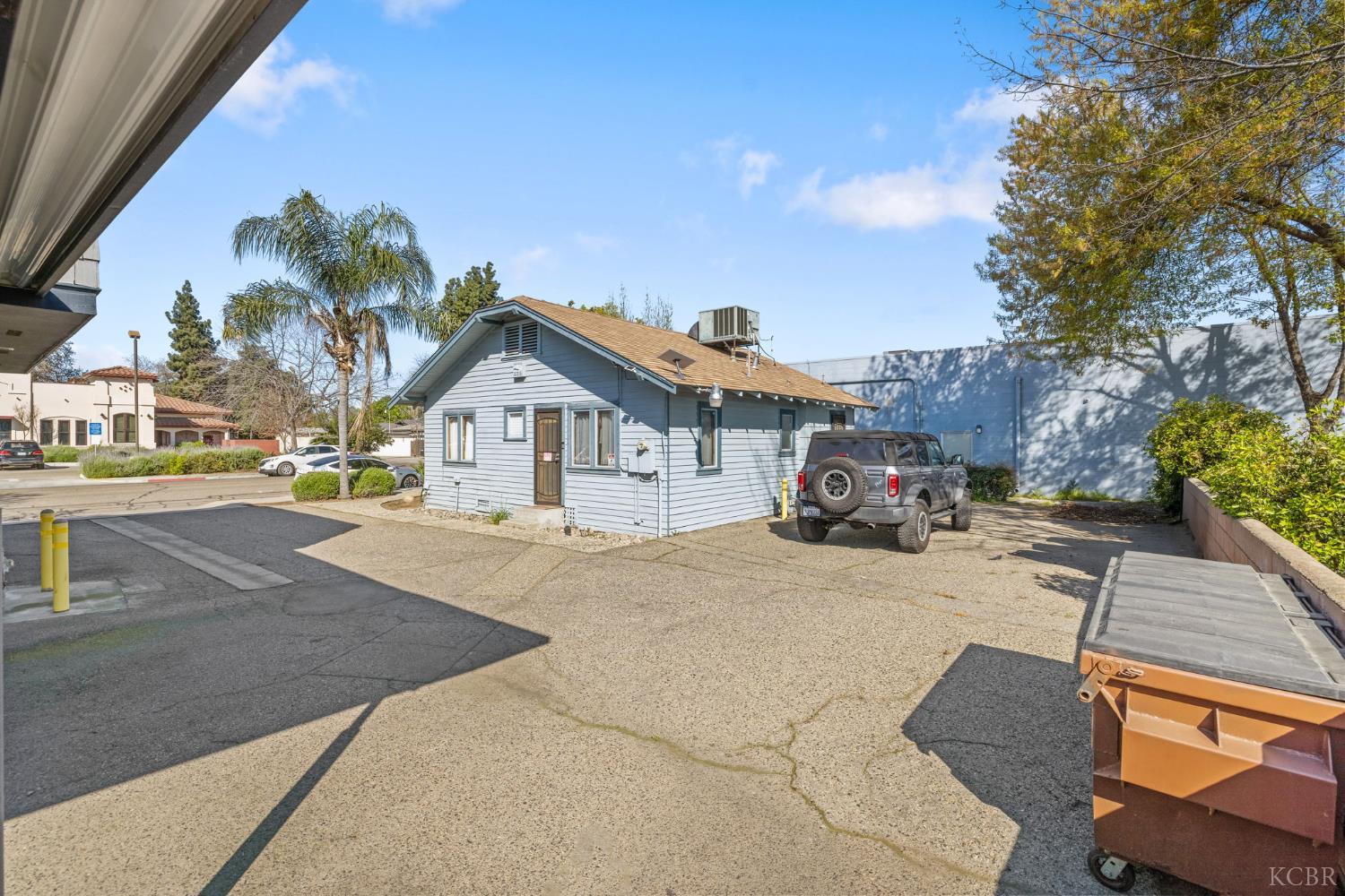 114 S Stevenson St, Visalia, CA 93291