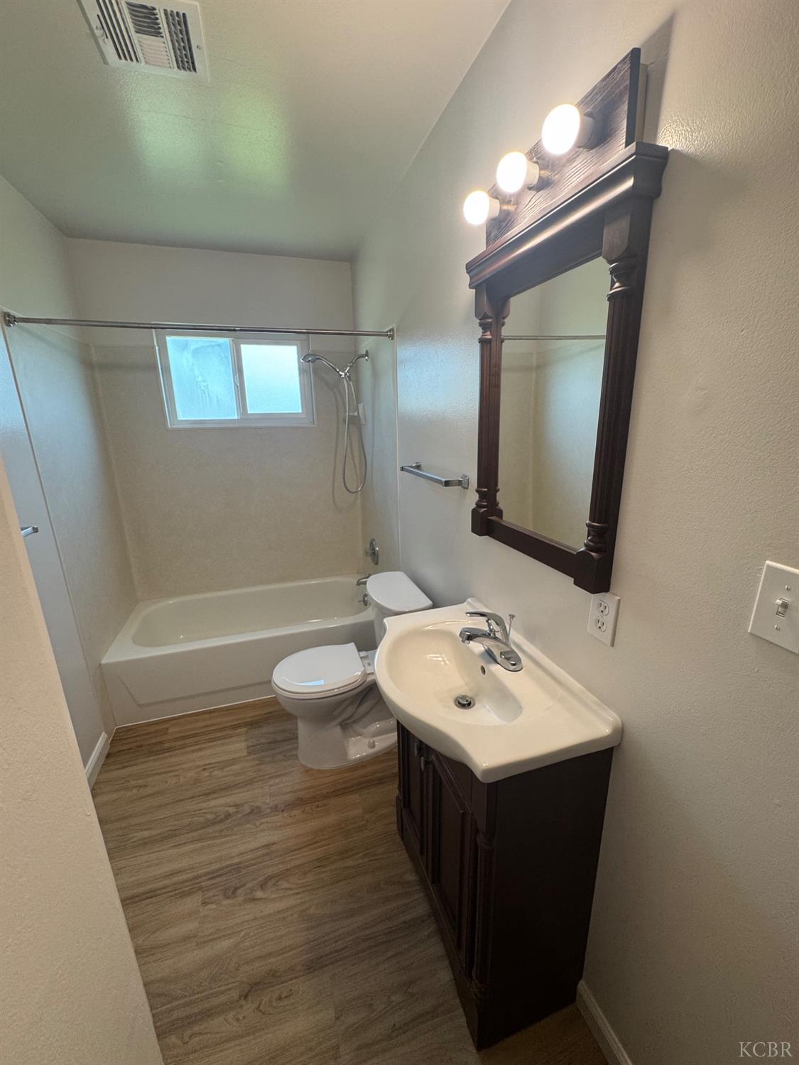 2215 N Mayfair Dr, Hanford, CA 93230