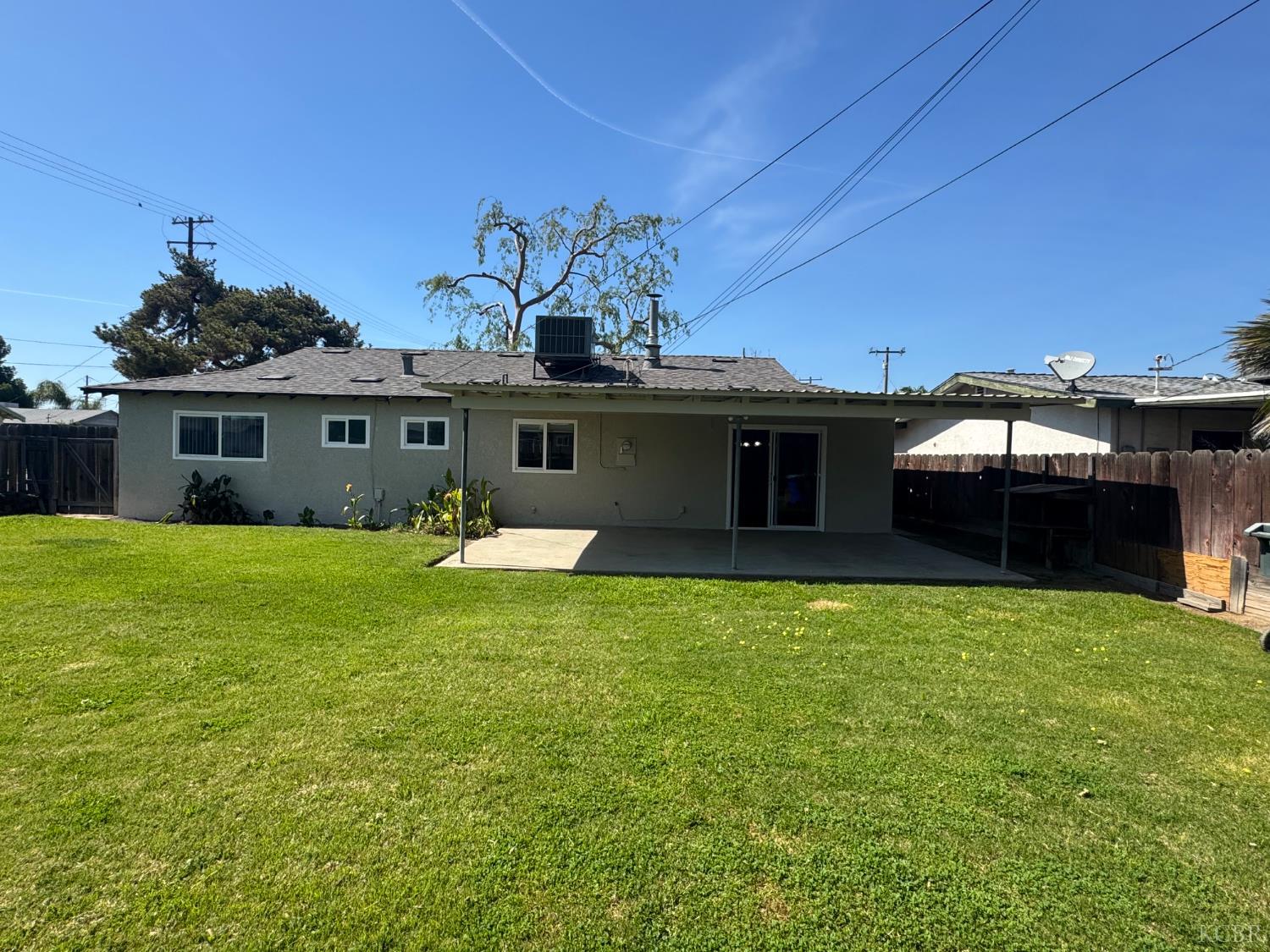 2215 N Mayfair Dr, Hanford, CA 93230