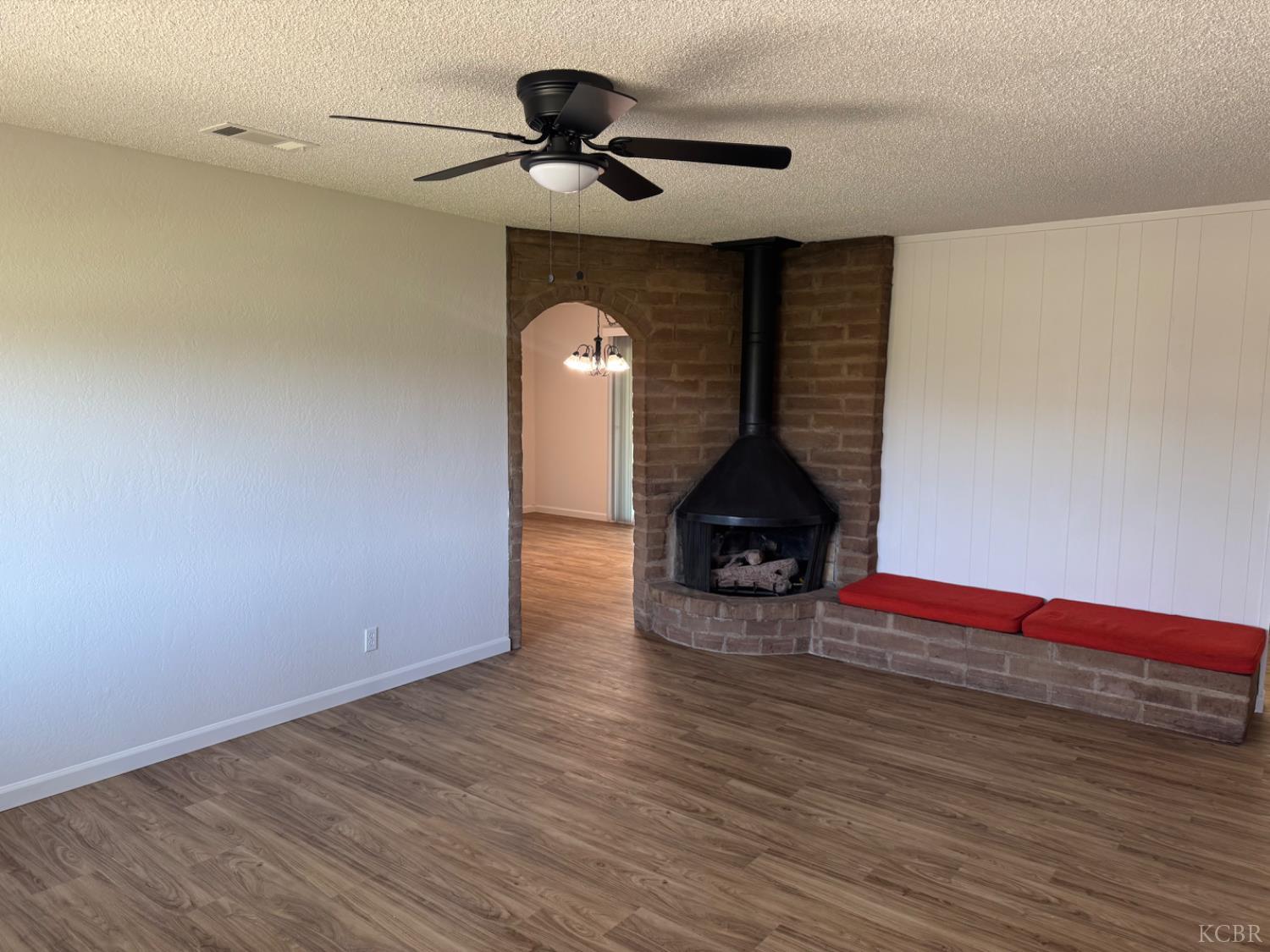 2215 N Mayfair Dr, Hanford, CA 93230