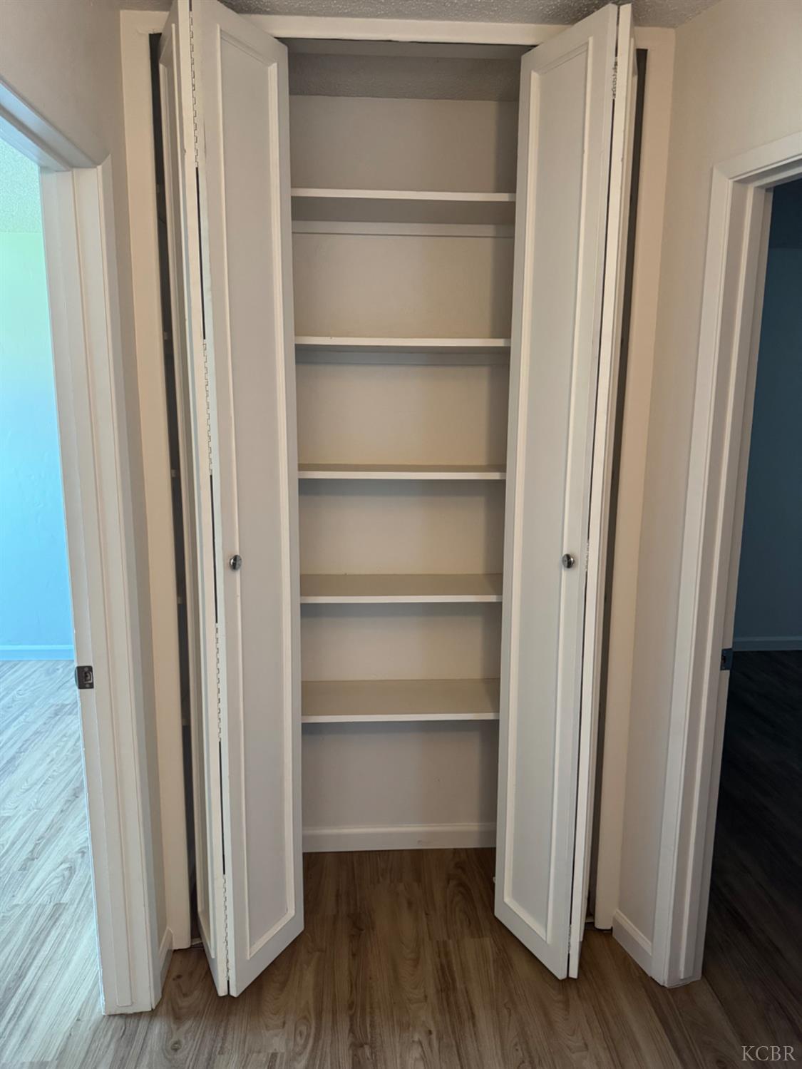 2215 N Mayfair Dr, Hanford, CA 93230