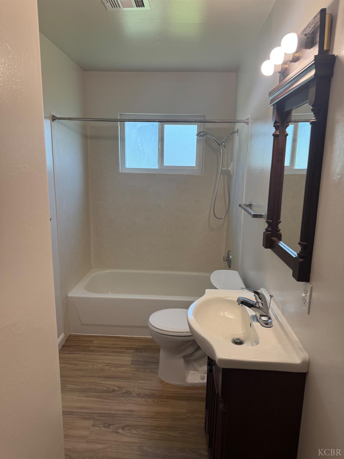 2215 N Mayfair Dr, Hanford, CA 93230