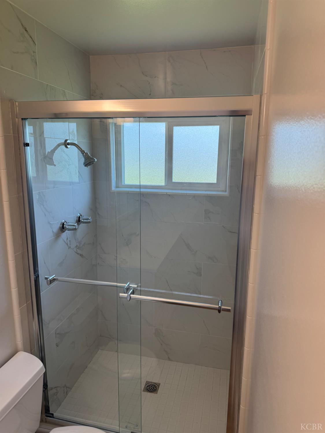 2215 N Mayfair Dr, Hanford, CA 93230