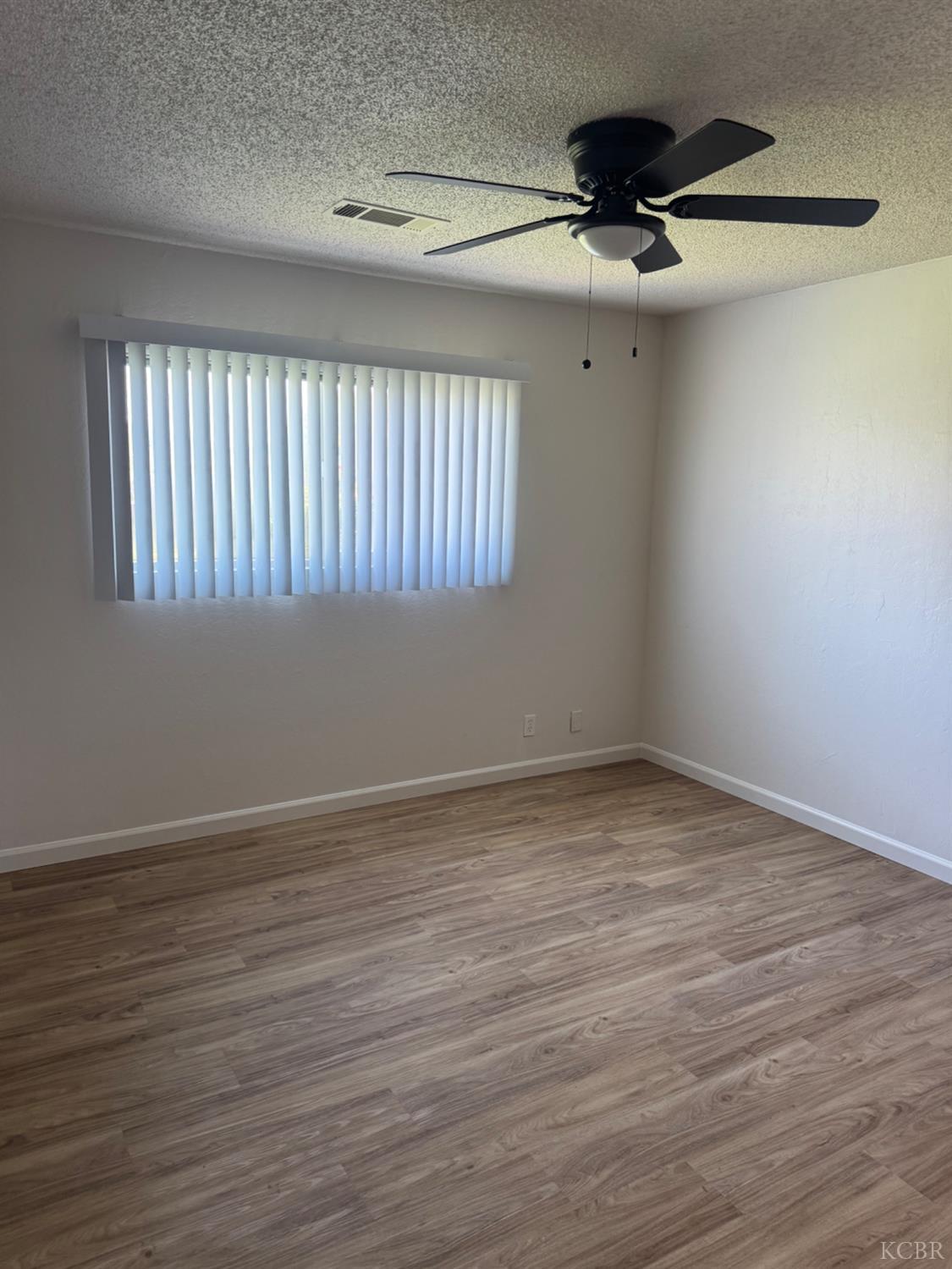 2215 N Mayfair Dr, Hanford, CA 93230