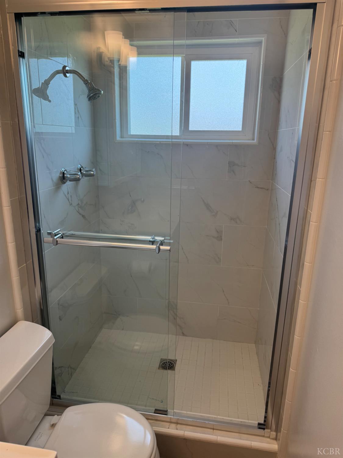 2215 N Mayfair Dr, Hanford, CA 93230