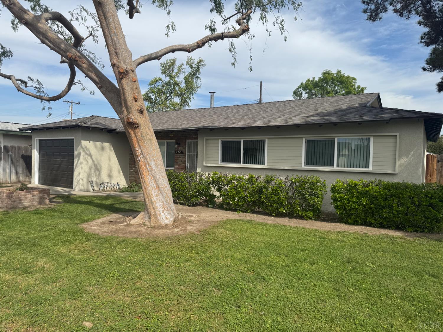 2215 N Mayfair Dr, Hanford, CA 93230