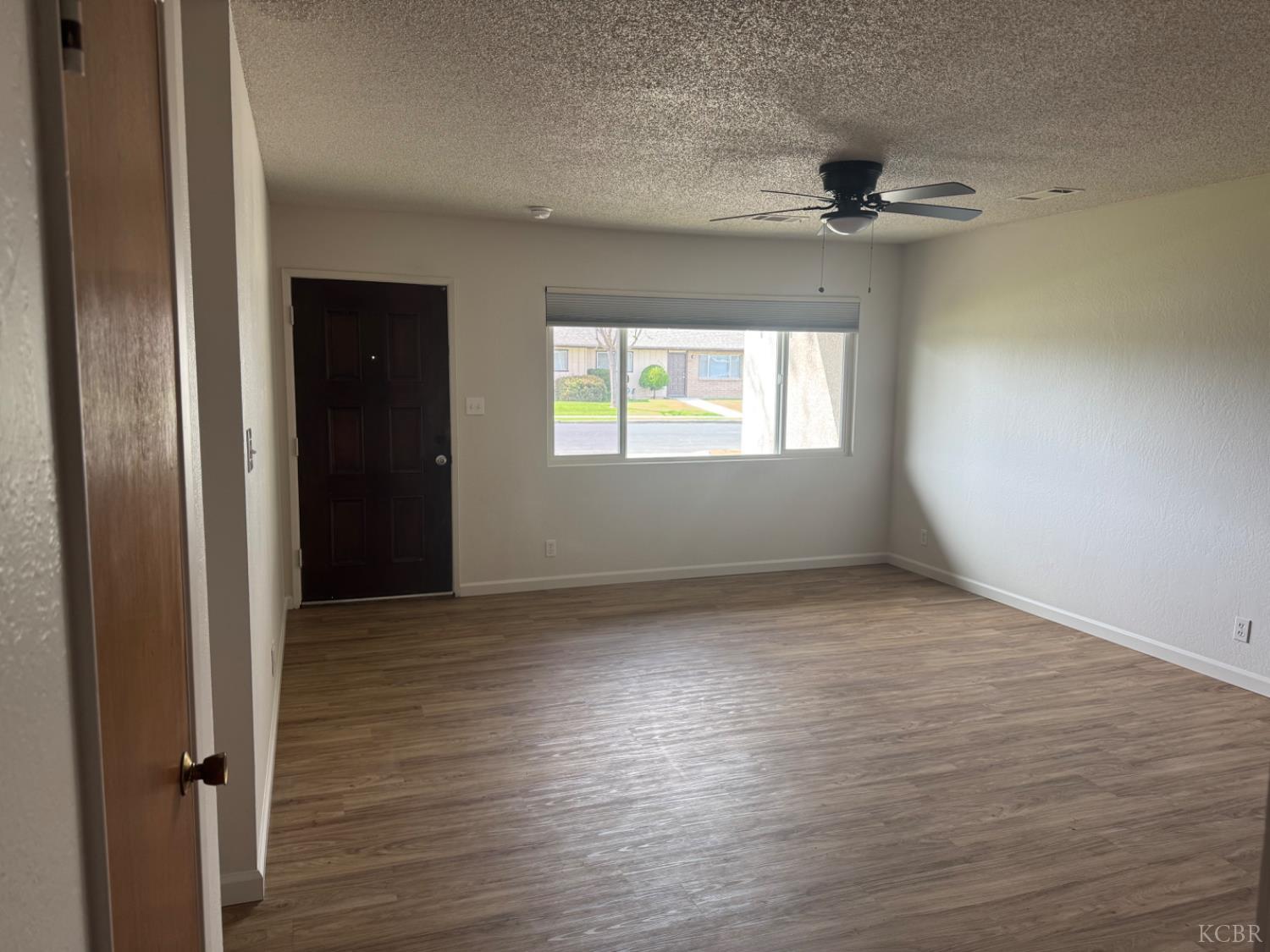 2215 N Mayfair Dr, Hanford, CA 93230