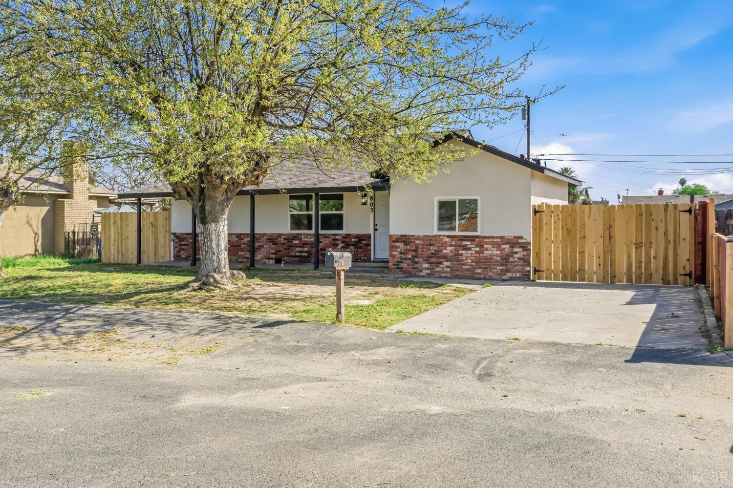 803 Gladys Way, Hanford, CA 93230