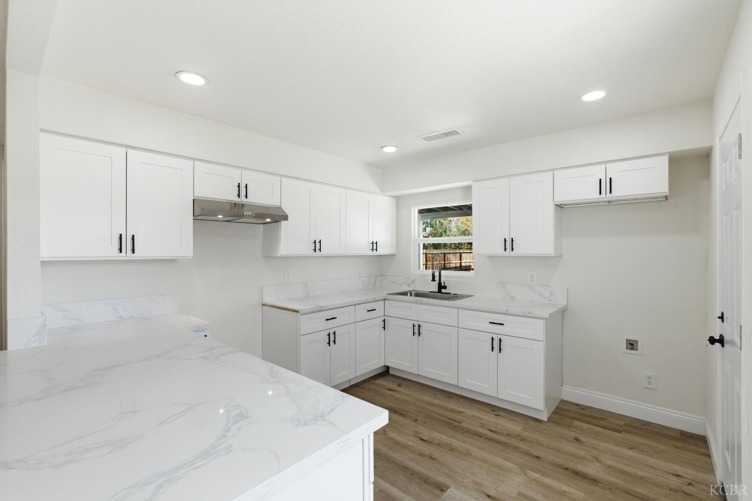 803 Gladys Way, Hanford, CA 93230