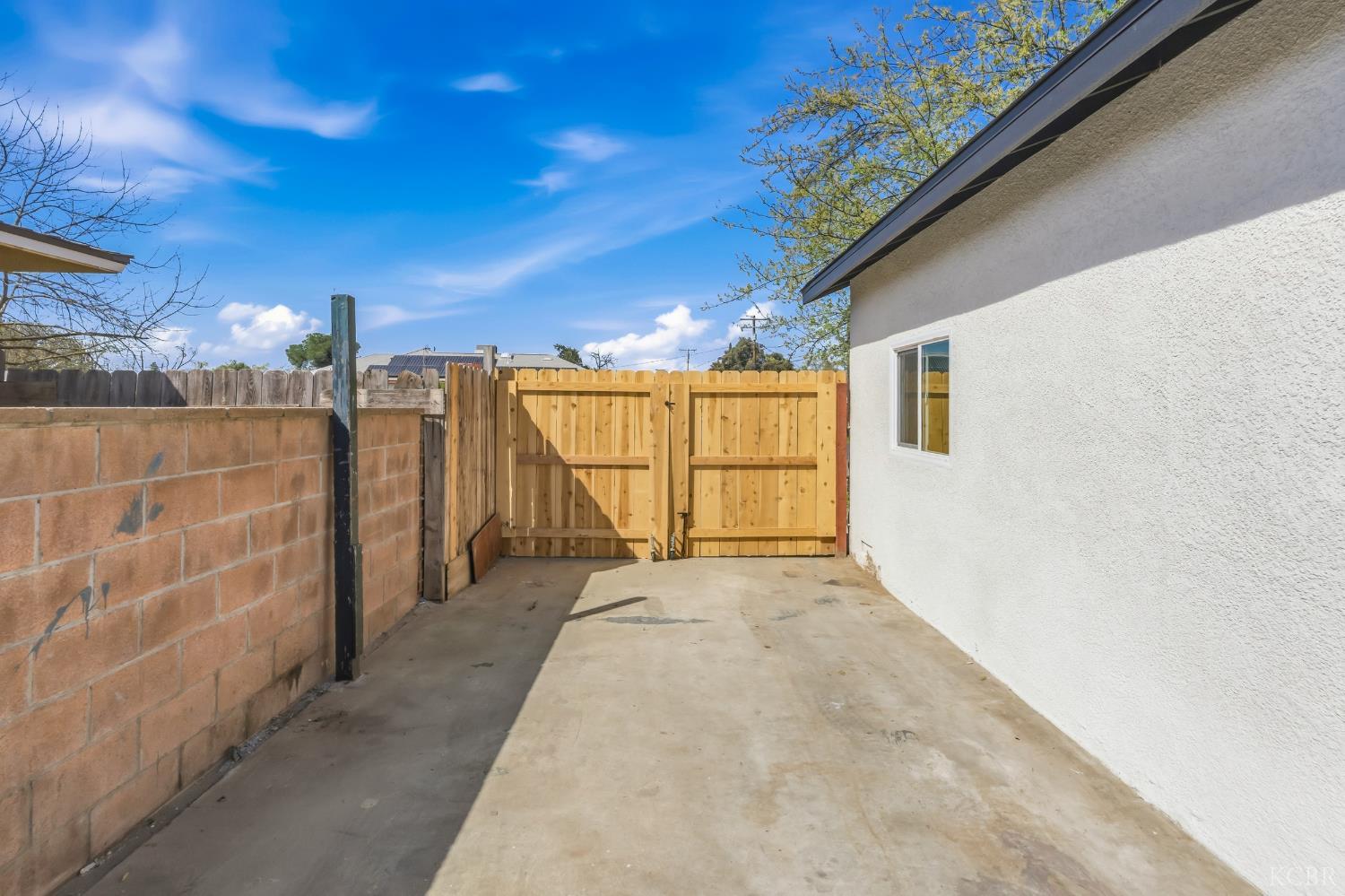 803 Gladys Way, Hanford, CA 93230