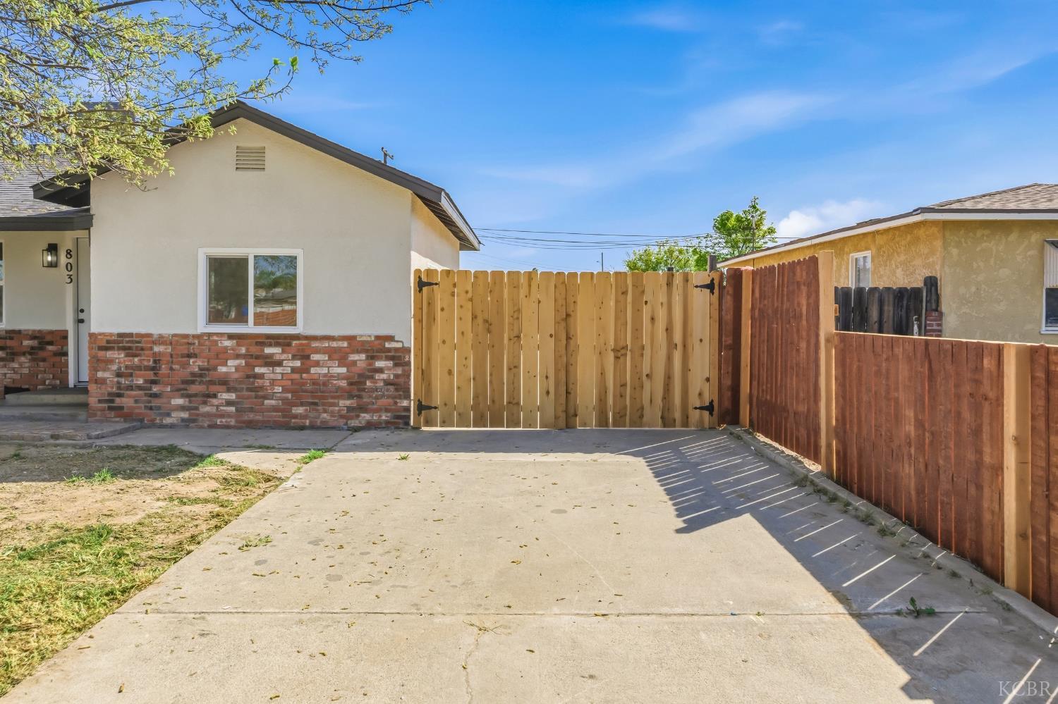 803 Gladys Way, Hanford, CA 93230