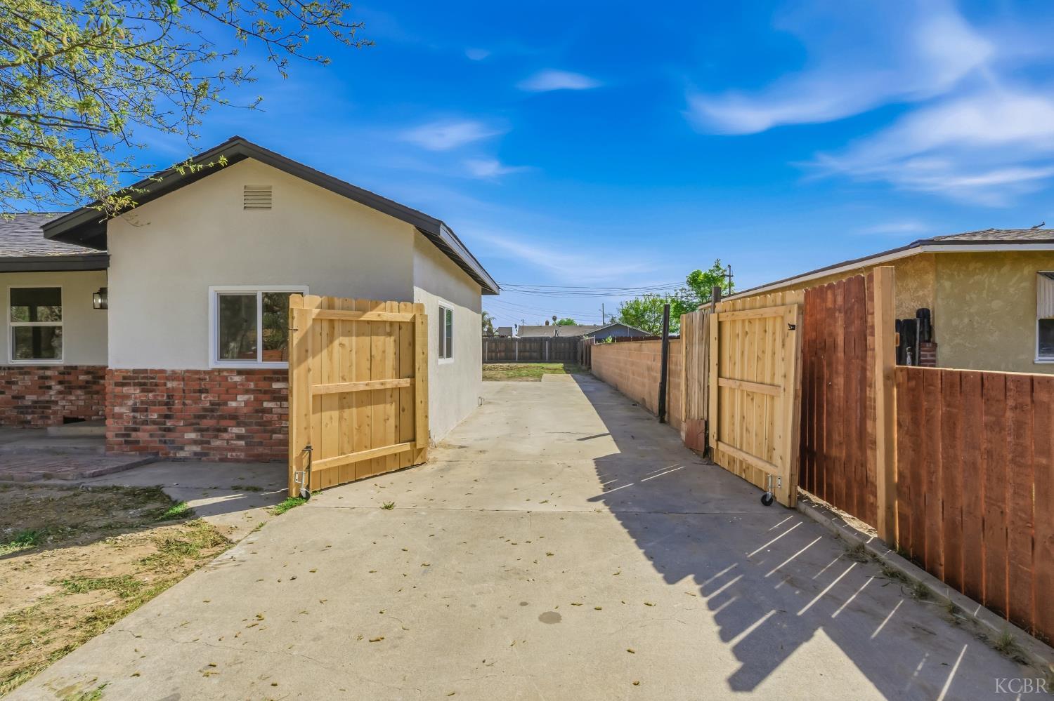 803 Gladys Way, Hanford, CA 93230