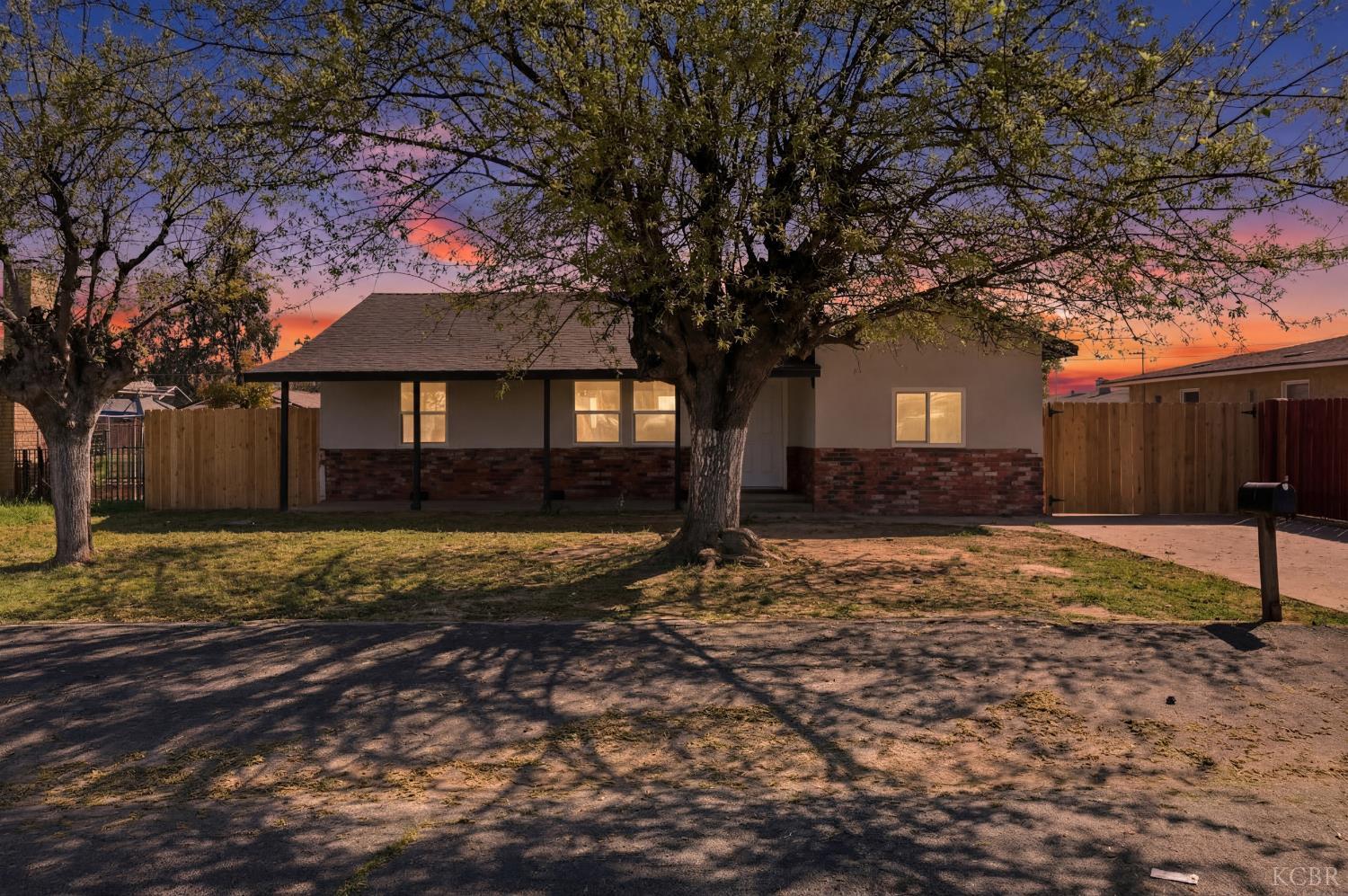 803 Gladys Way, Hanford, CA 93230