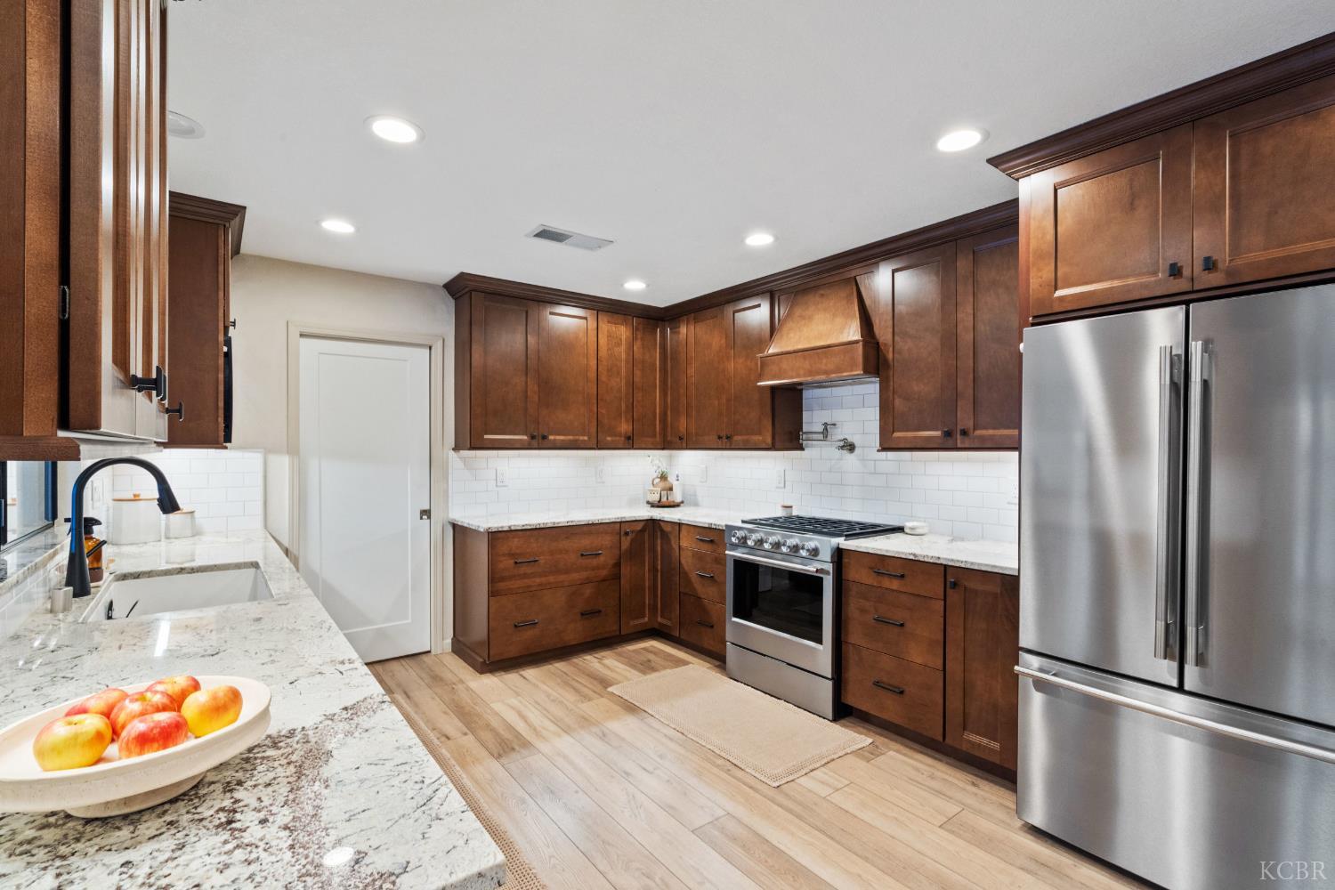 3224 S Garden St, Visalia, CA 93277