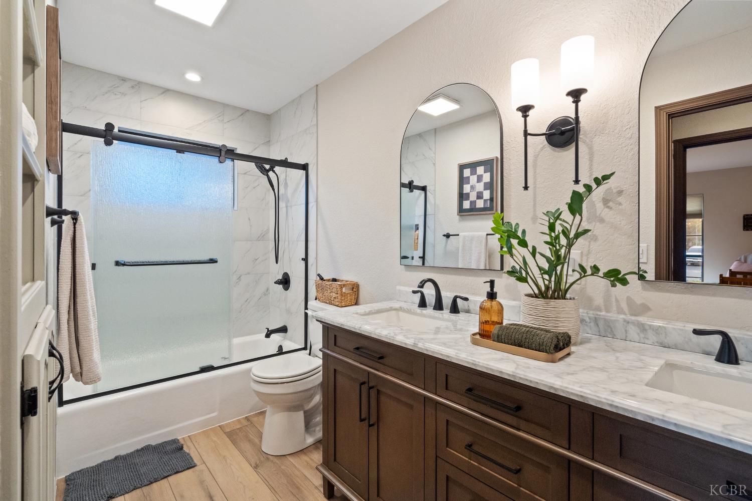 3224 S Garden St, Visalia, CA 93277