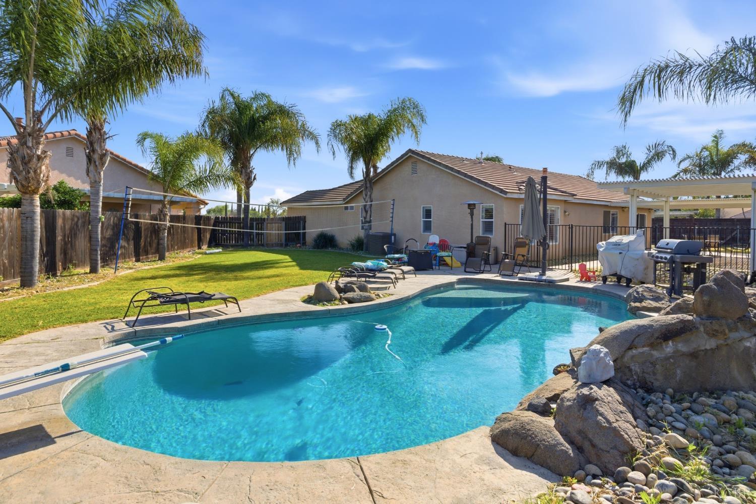 1964 N Fitzgerald Ln, Hanford, CA 93230