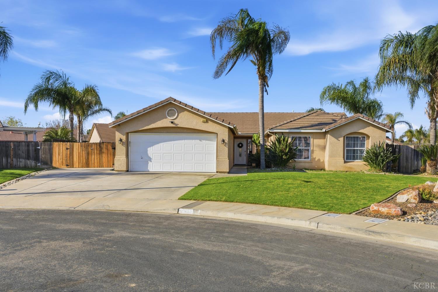 1964 N Fitzgerald Ln, Hanford, CA 93230