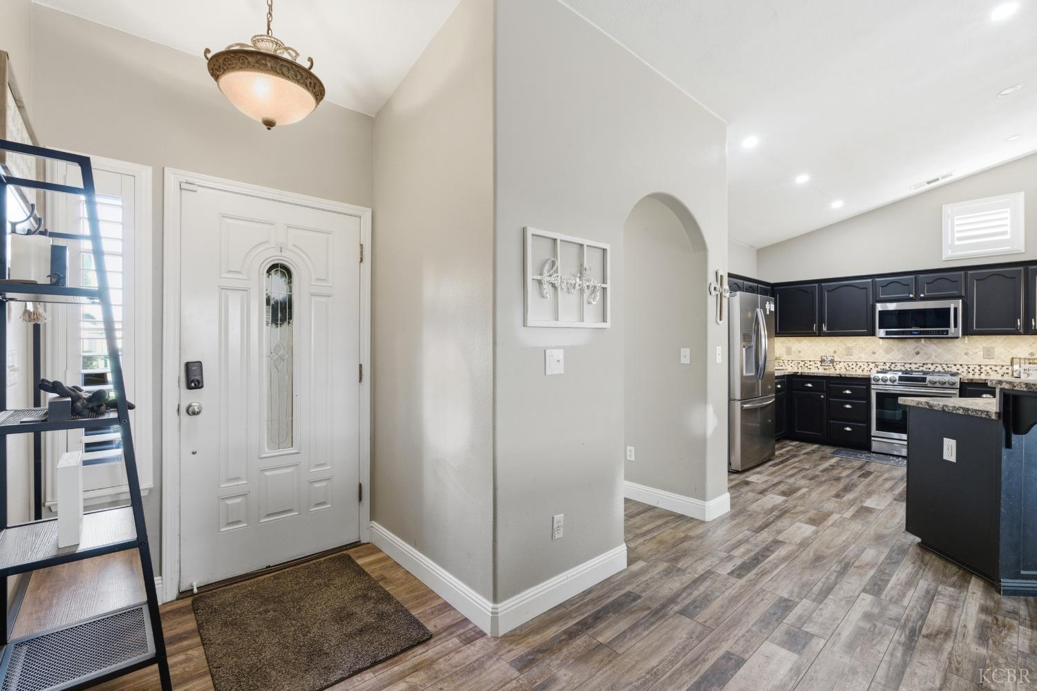 1964 N Fitzgerald Ln, Hanford, CA 93230