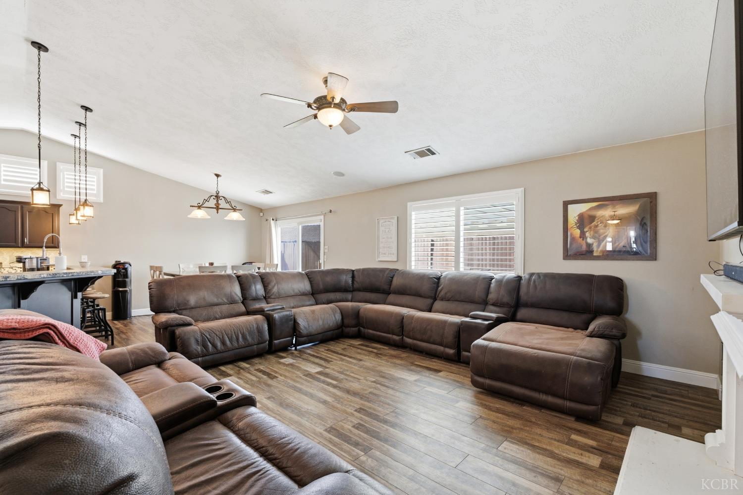 1964 N Fitzgerald Ln, Hanford, CA 93230