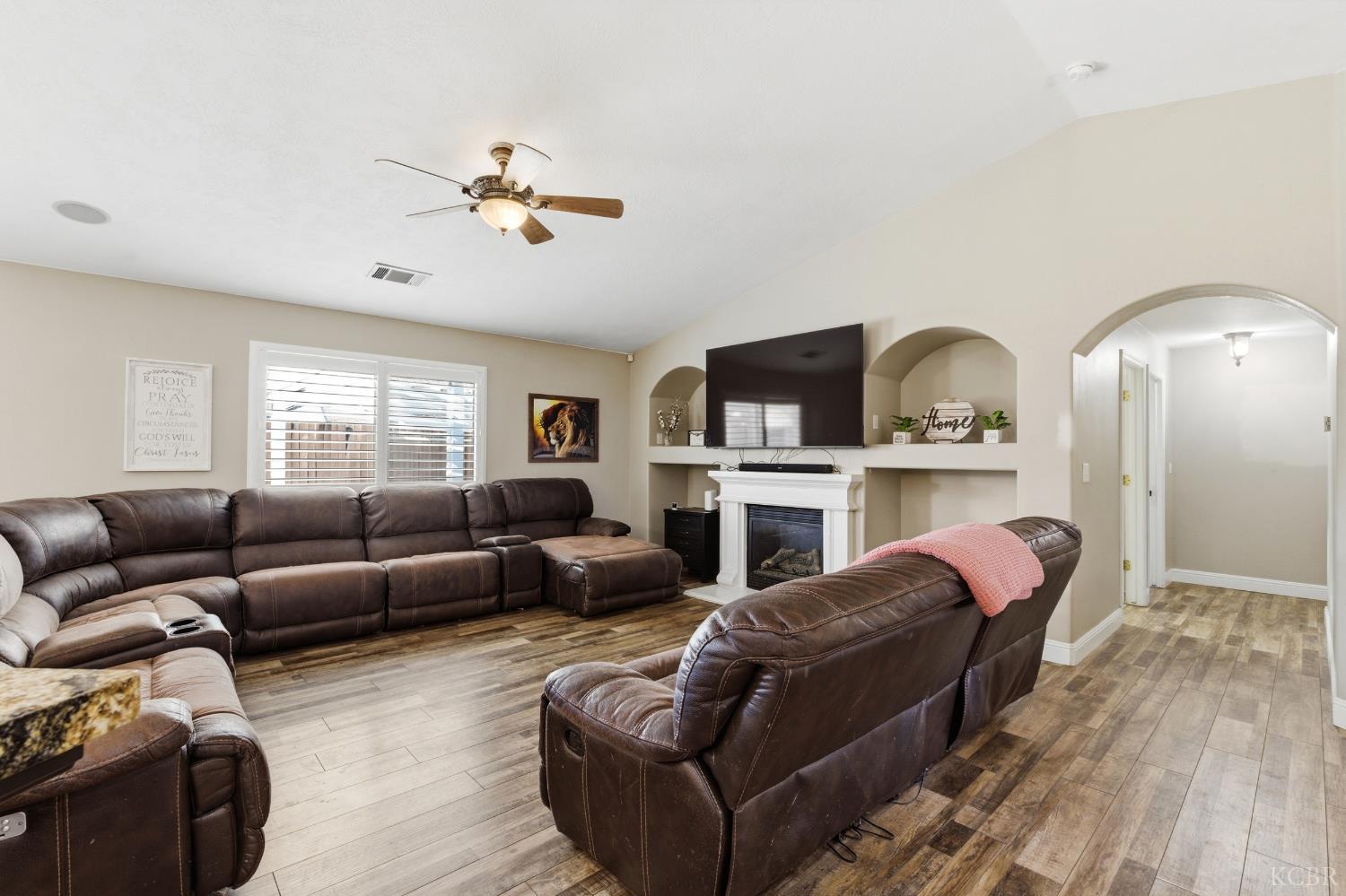 1964 N Fitzgerald Ln, Hanford, CA 93230