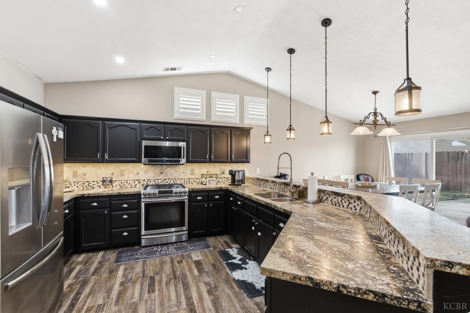 1964 N Fitzgerald Ln, Hanford, CA 93230