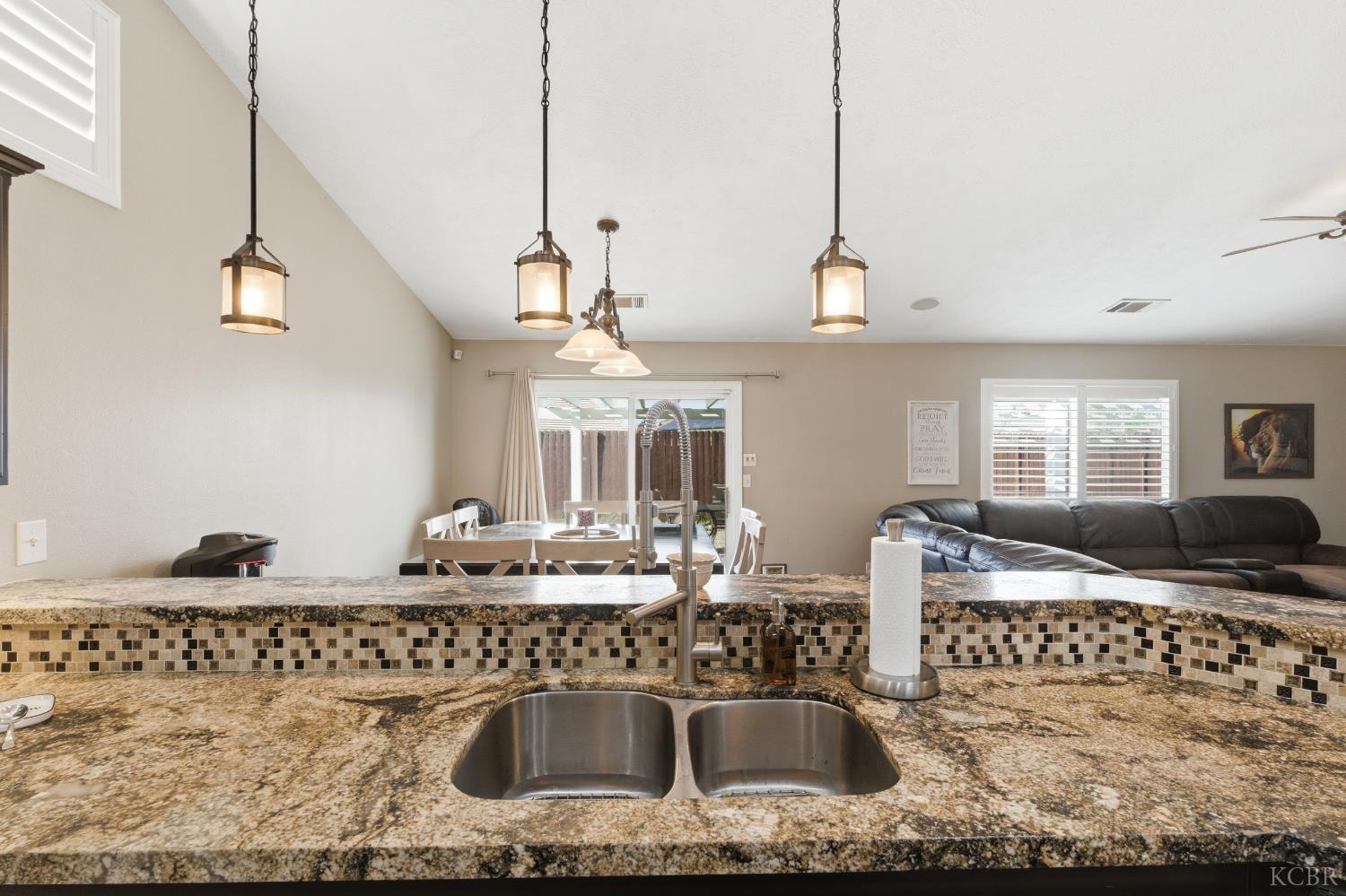 1964 N Fitzgerald Ln, Hanford, CA 93230