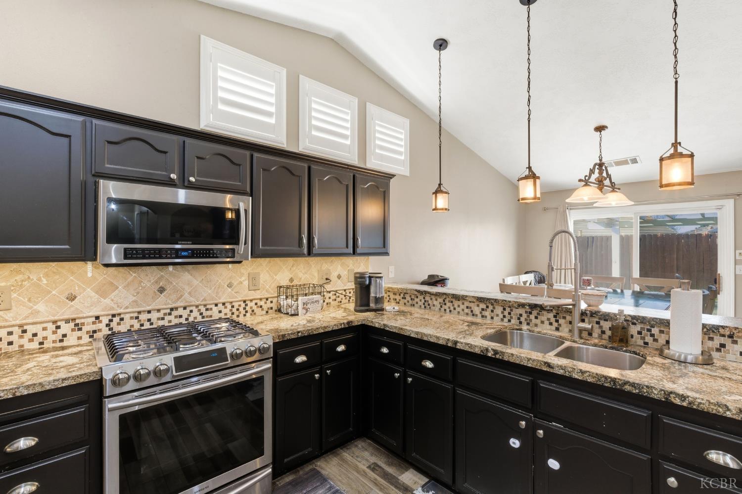 1964 N Fitzgerald Ln, Hanford, CA 93230