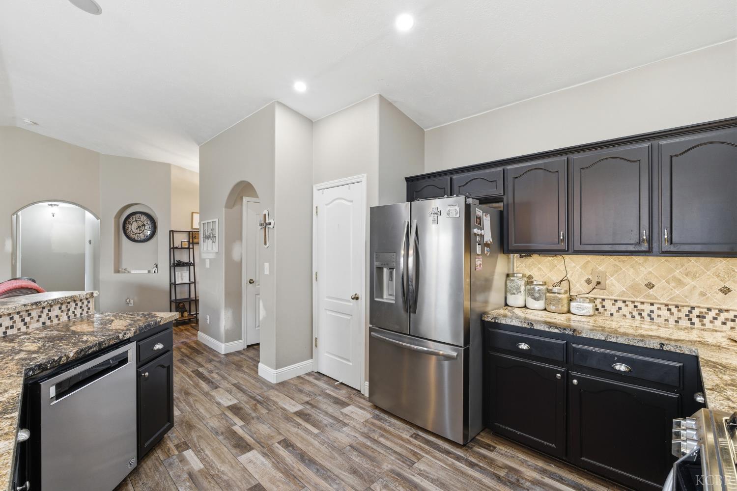 1964 N Fitzgerald Ln, Hanford, CA 93230