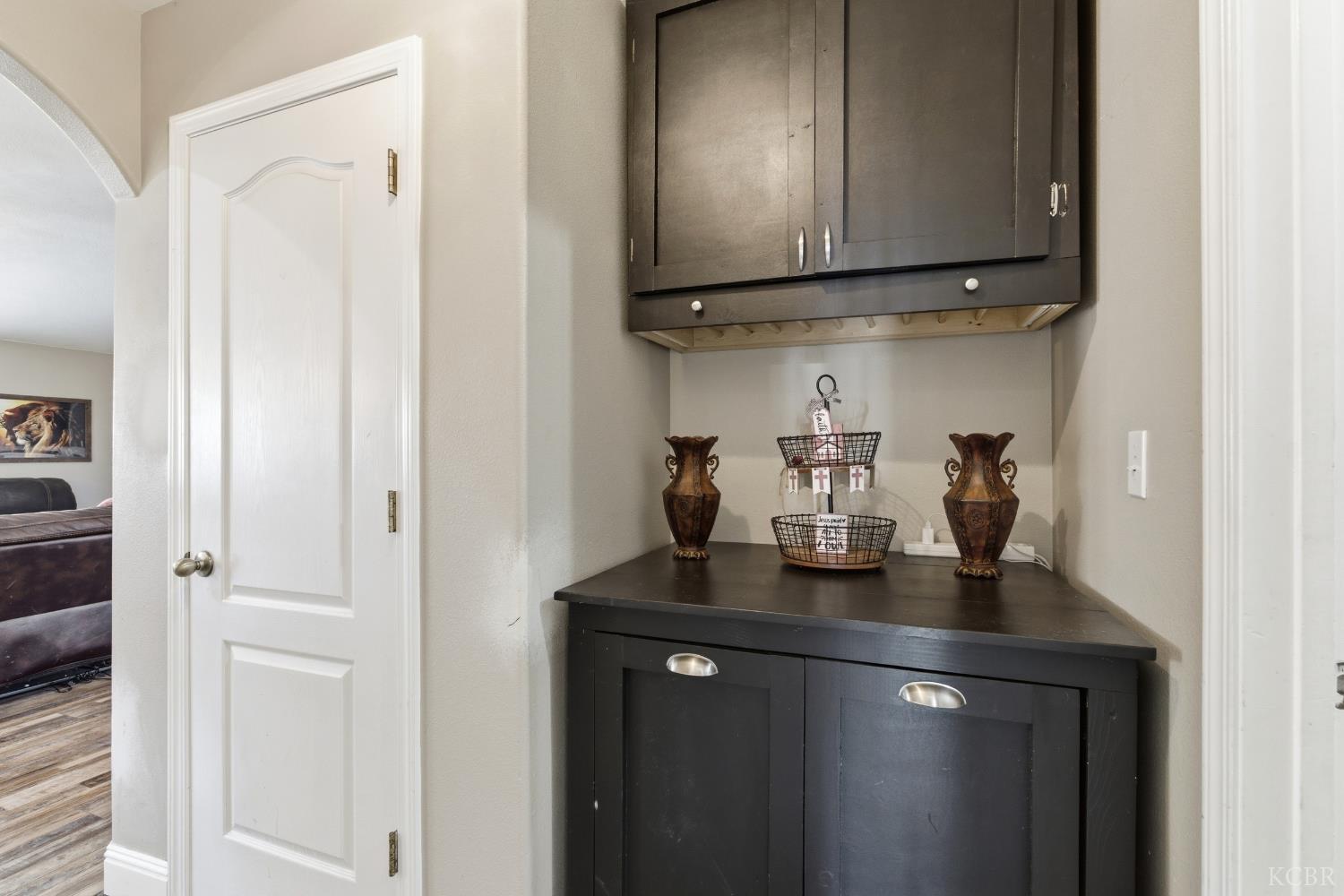 1964 N Fitzgerald Ln, Hanford, CA 93230