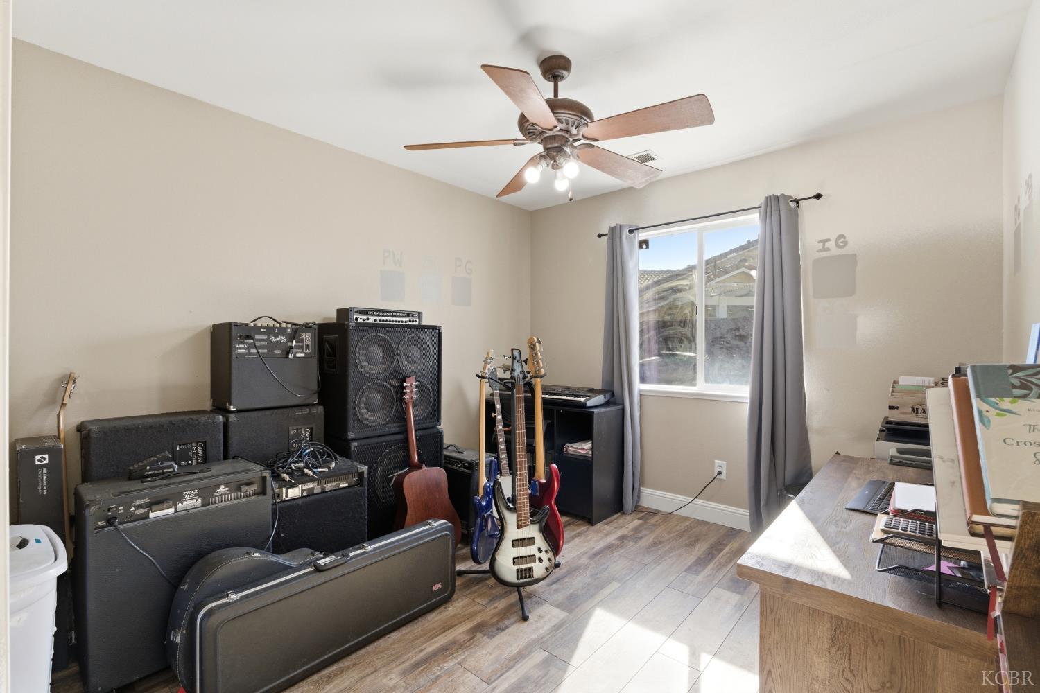 1964 N Fitzgerald Ln, Hanford, CA 93230