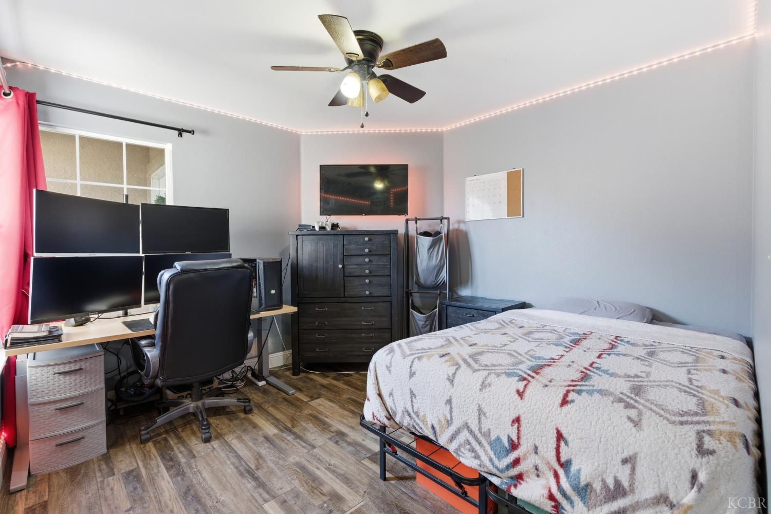 1964 N Fitzgerald Ln, Hanford, CA 93230